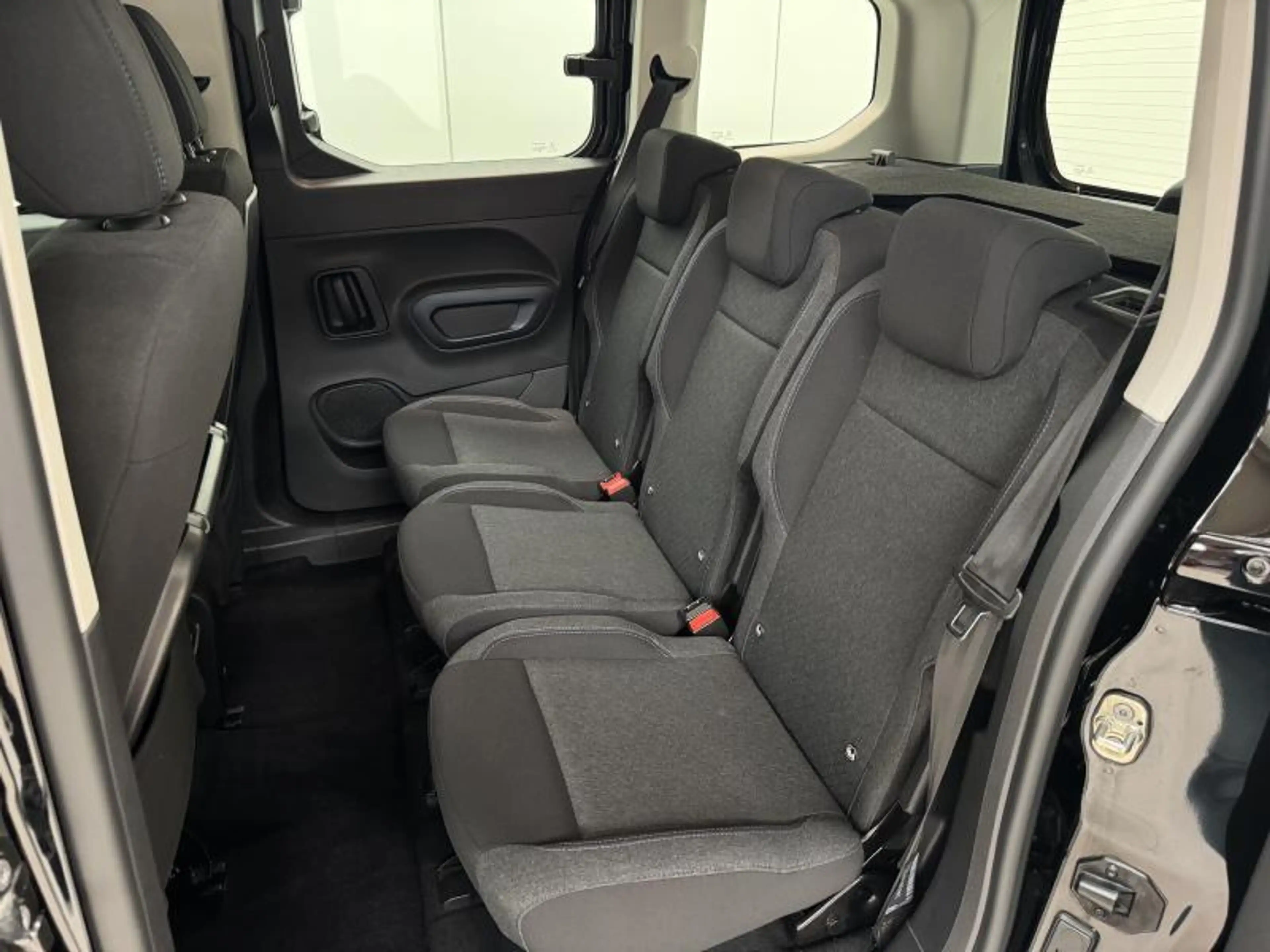 Peugeot Rifter 1.2i STD Allure S&S LED|GPS|PDC|CAM.|CRUISE|CARPLA — photo 12
