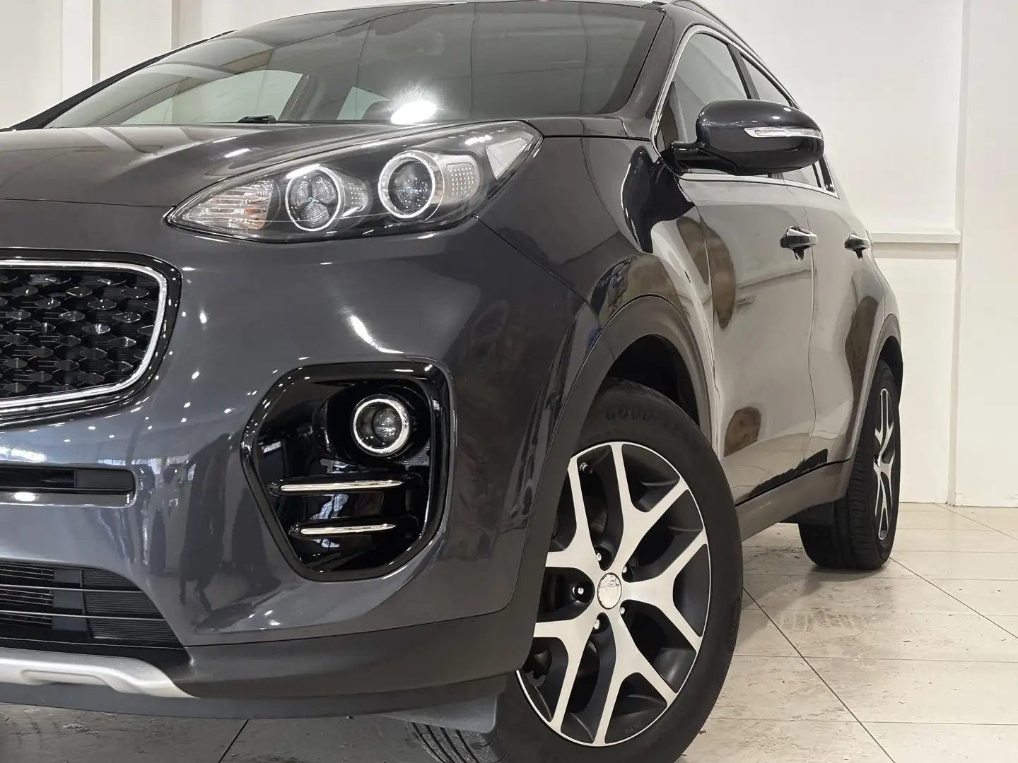Kia Sportage 1.6 GDI First Edition | Lederen bekleding | Naviga Gris - 2