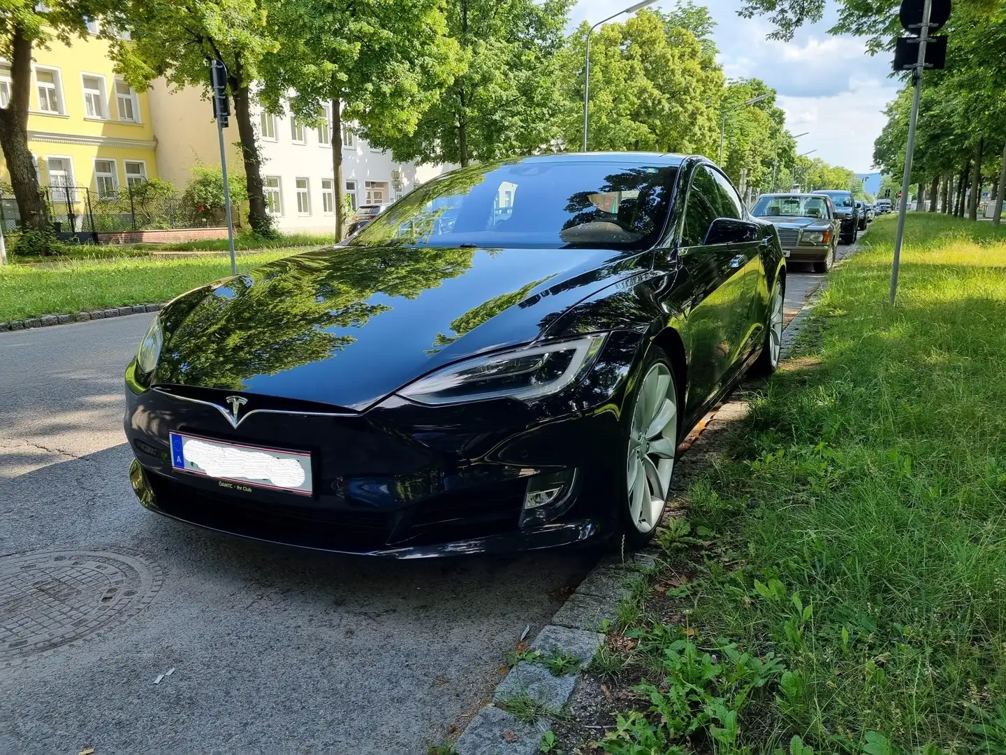Tesla Model S Model S P90D Schwarz - 1