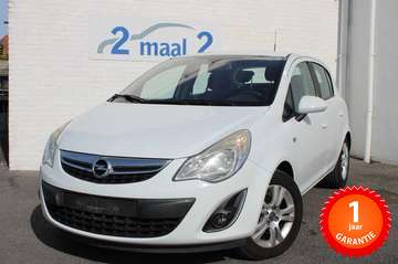 Corsa 1.4i Black Edition