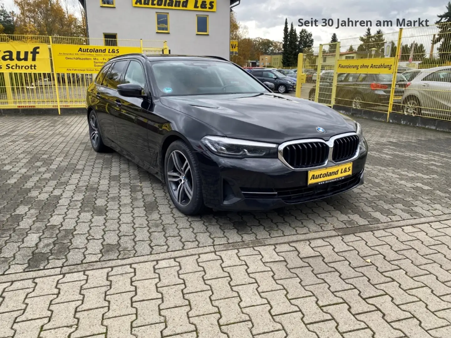 BMW 520 d xDrive Touring, LED, Navi, Leder, Apple Zwart - 2
