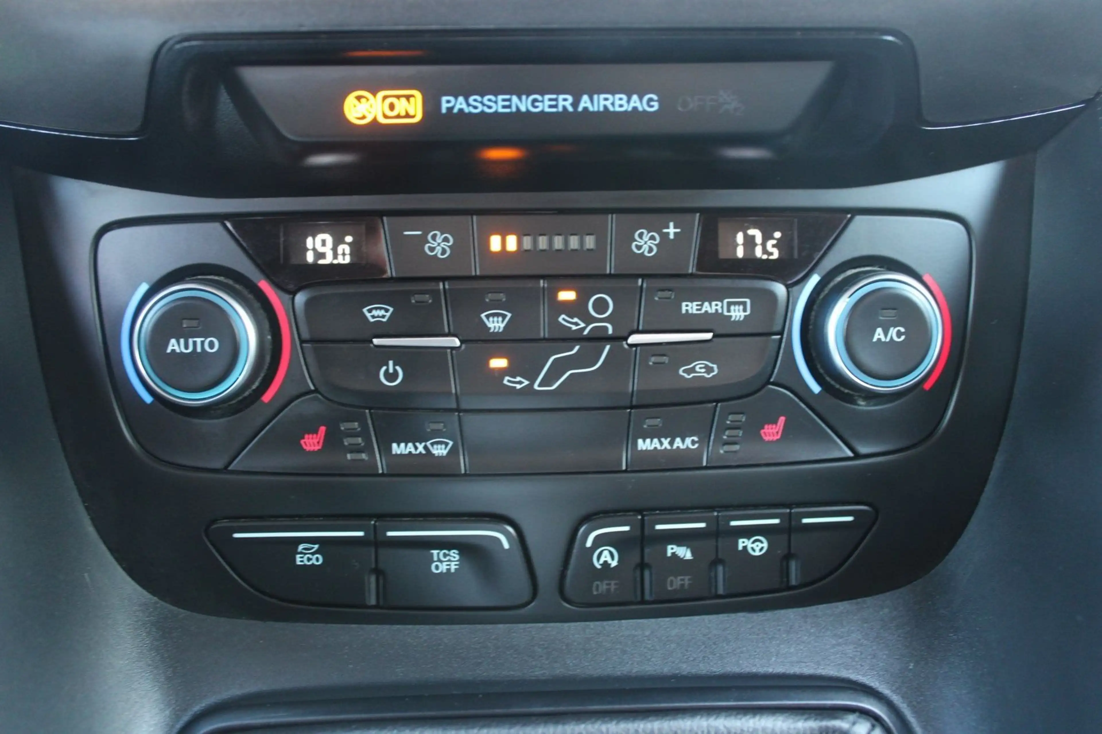 Ford Tourneo Connect Trend - Winter-Paket — photo 13