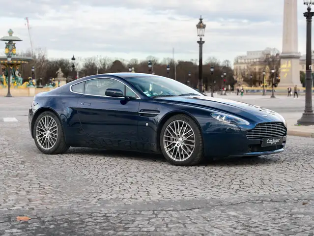 Aston Martin Vantage V8