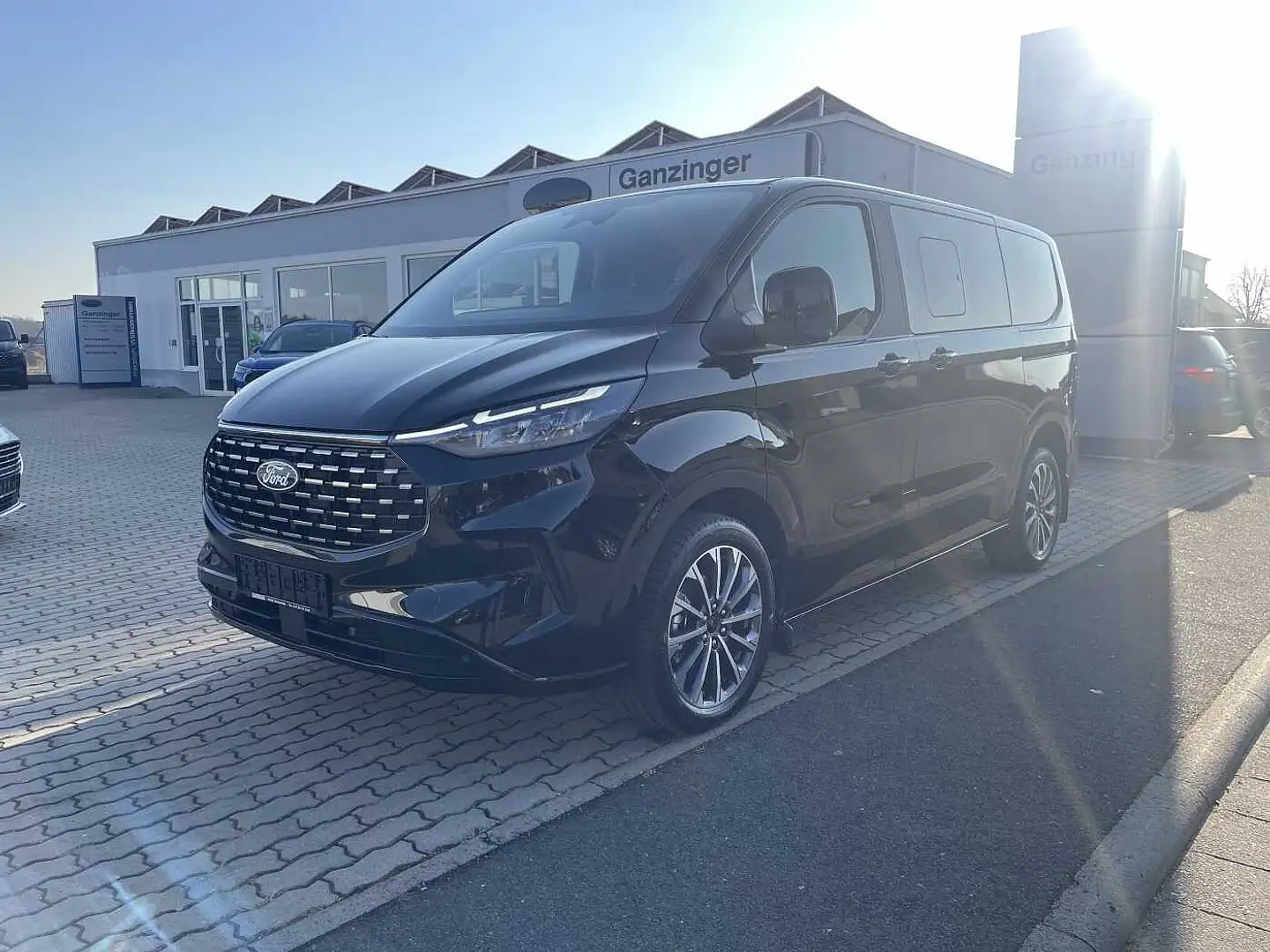 Ford Tourneo Custom Titanium X L1 Autom, NP69.561+5 JAHRE GARANTIE+AHK Schwarz - 1