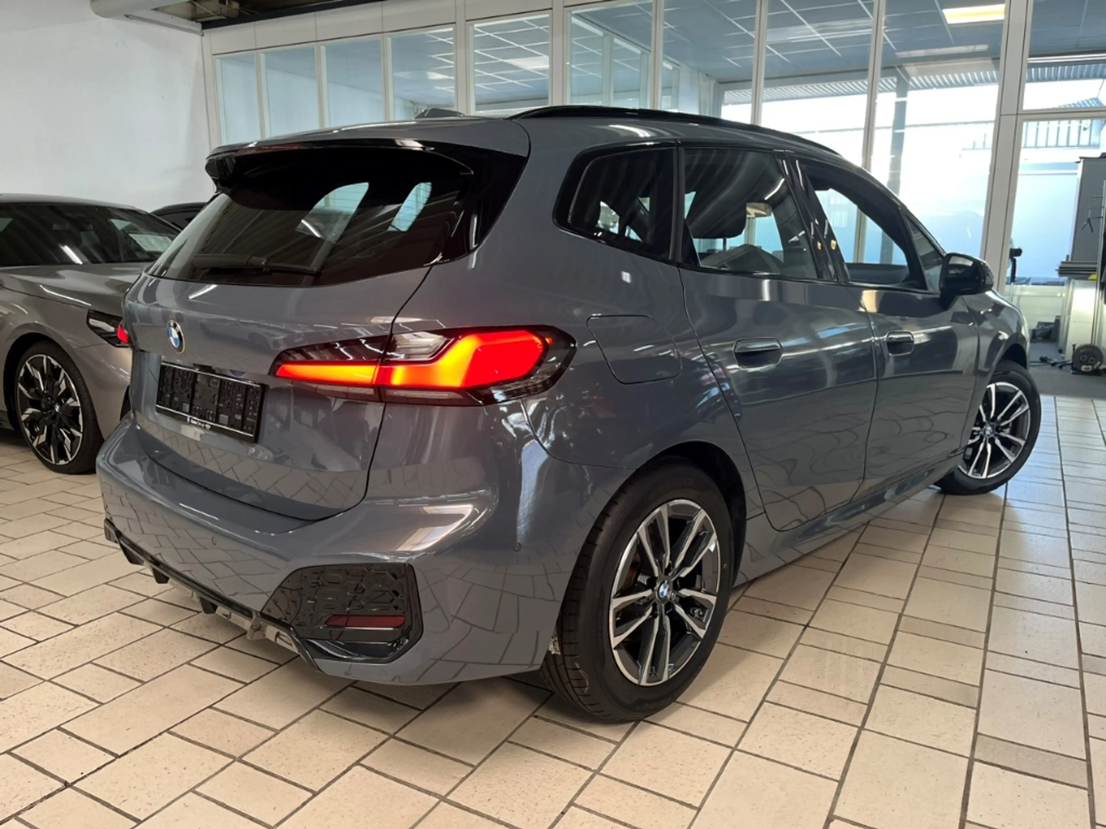 BMW 223 Active Tourer iA xDrive Sportpaket HUD AD AHK-el. — photo 3