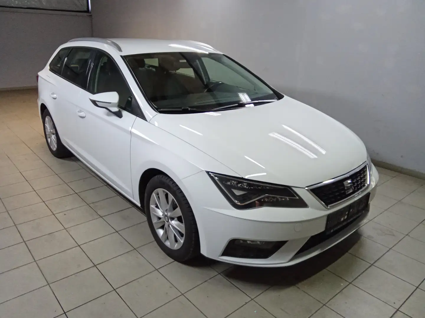 SEAT Leon Style Weiß - 2