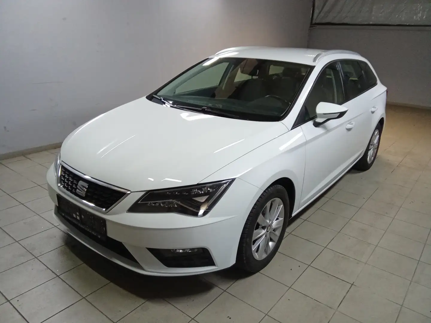 SEAT Leon Style Weiß - 1