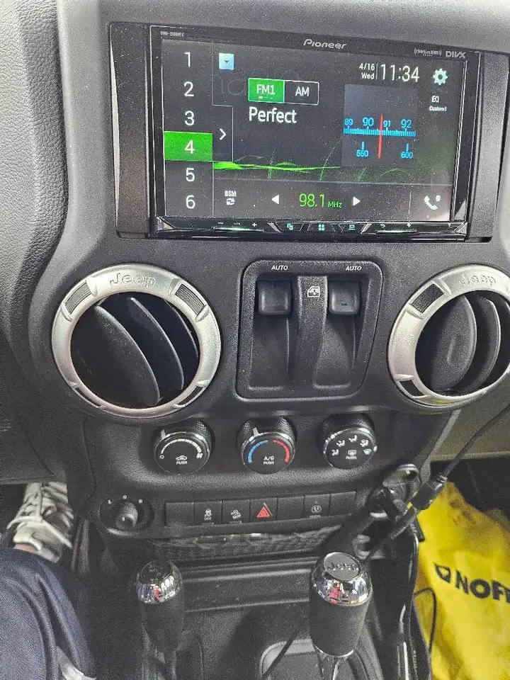 Jeep Wrangler снимка Jeep Wrangler