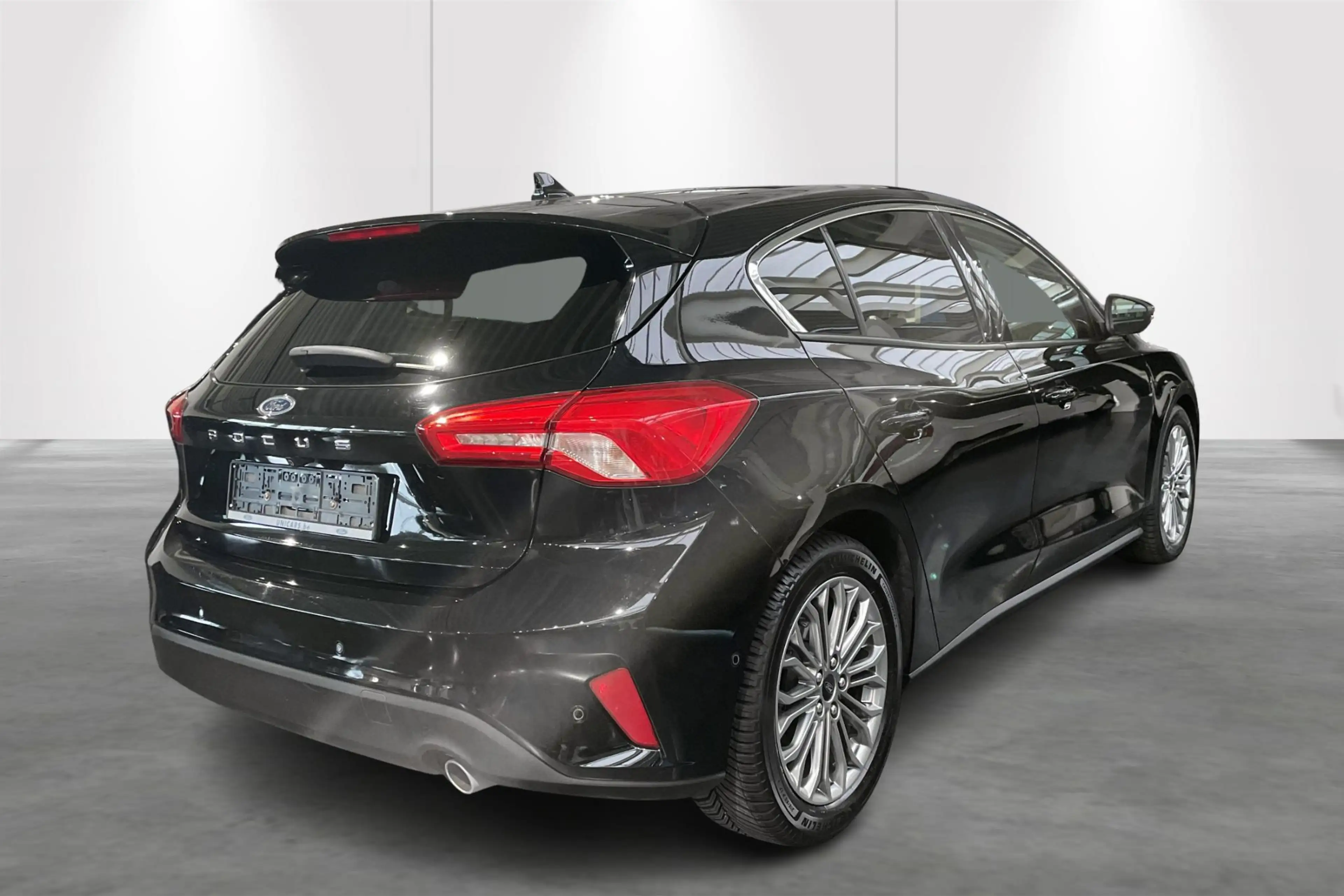 Ford Focus 1.0i EcoB. 74kW Connected — photo 2
