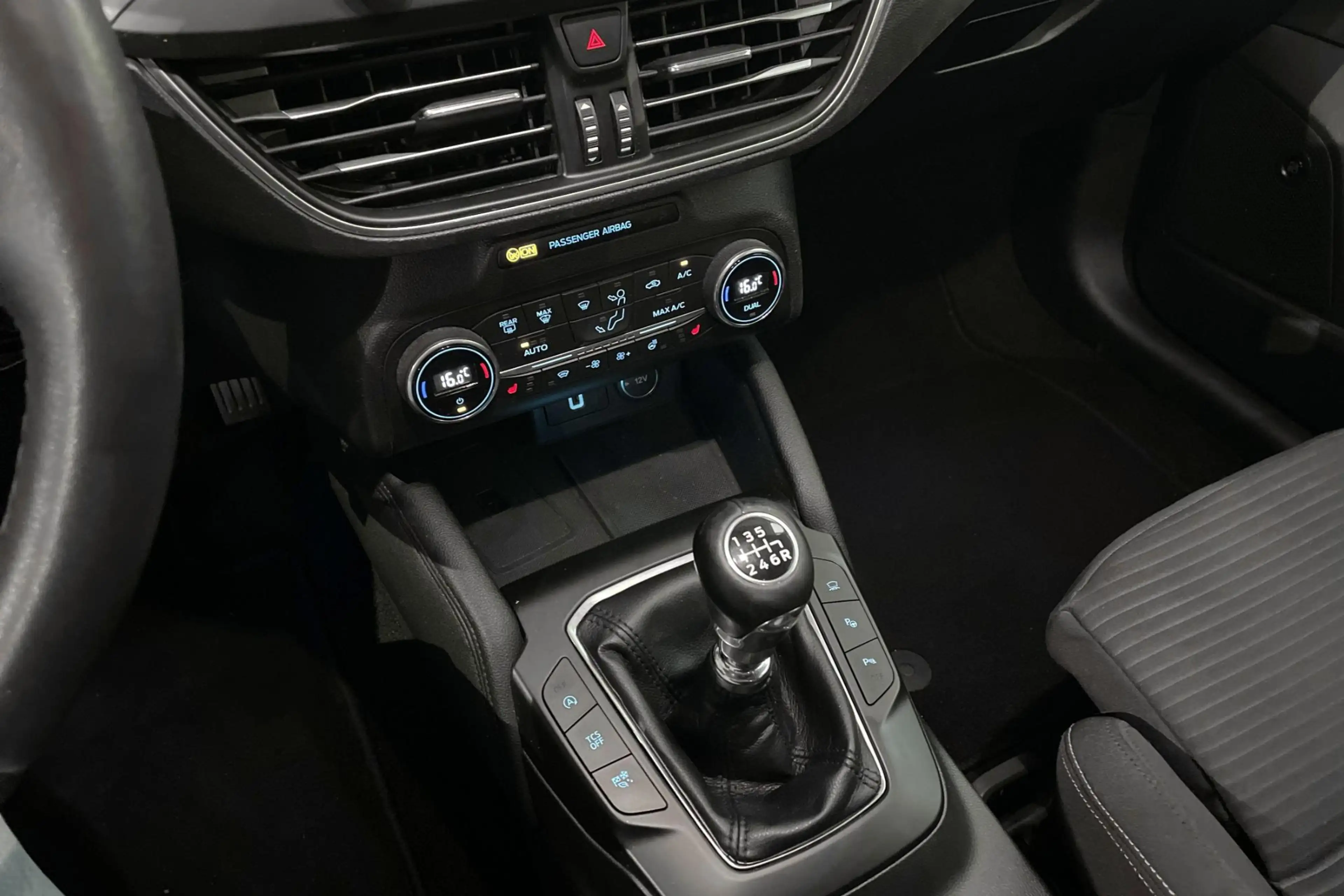 Ford Focus 1.0i EcoB. 74kW Connected — photo 15