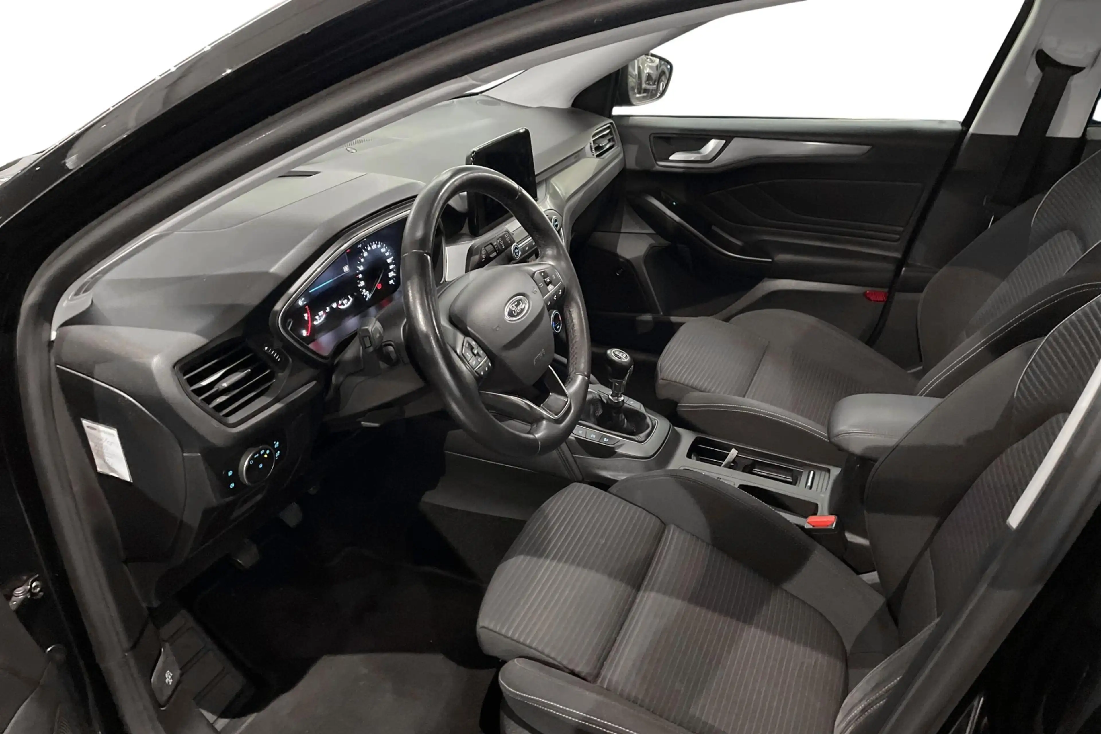 Ford Focus 1.0i EcoB. 74kW Connected — photo 11