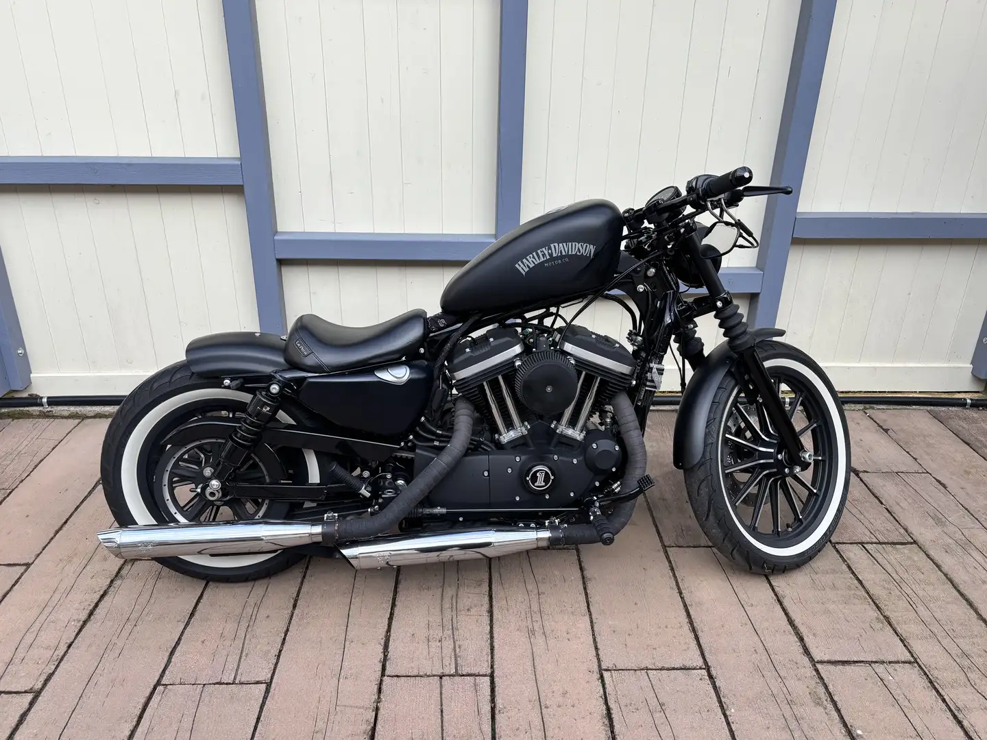 Harley-Davidson Iron 883 Sportster Fekete - 1