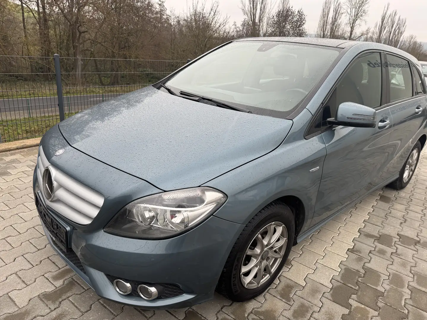 Mercedes-Benz B 180 B-Klasse (BlueEFFICIENCY) Mit Neuem TÜV Blu/Azzurro - 1
