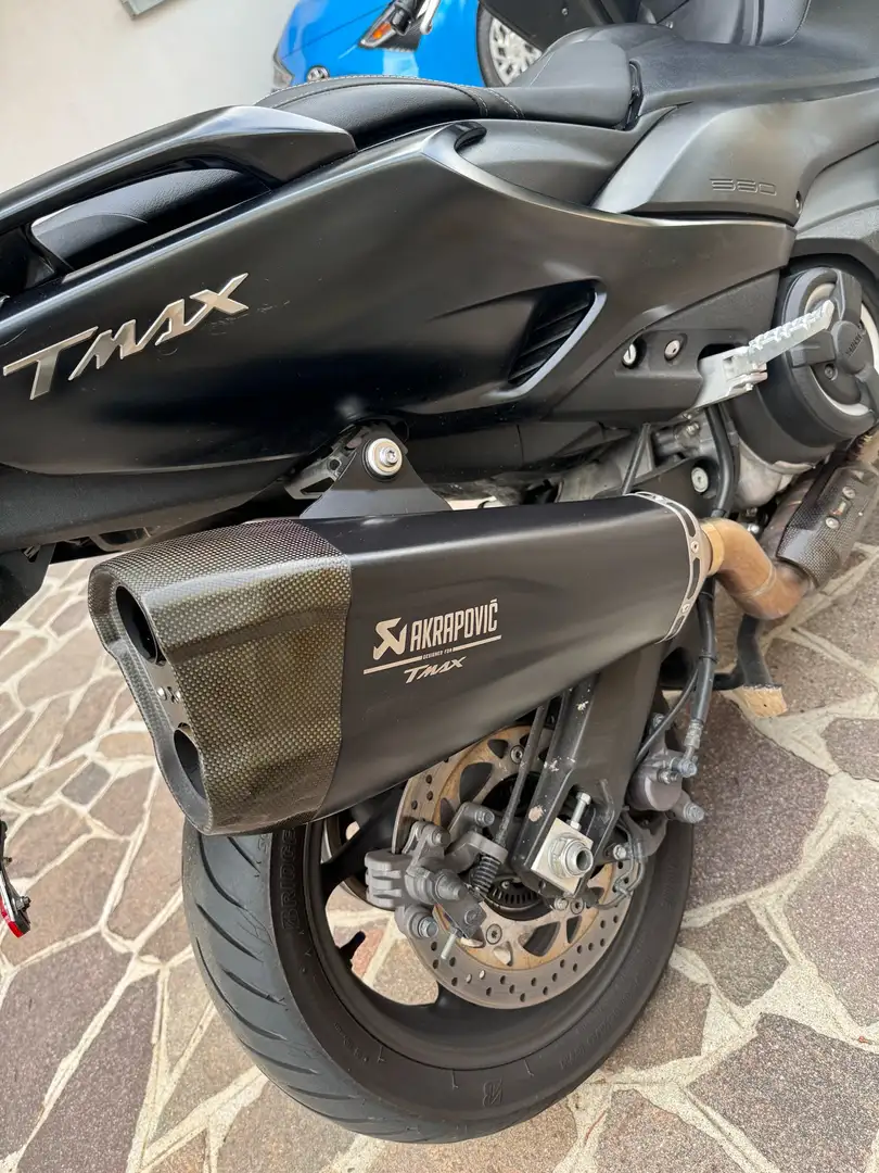 Yamaha TMAX 560 Fekete - 2