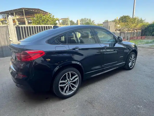 BMW X4 view 4