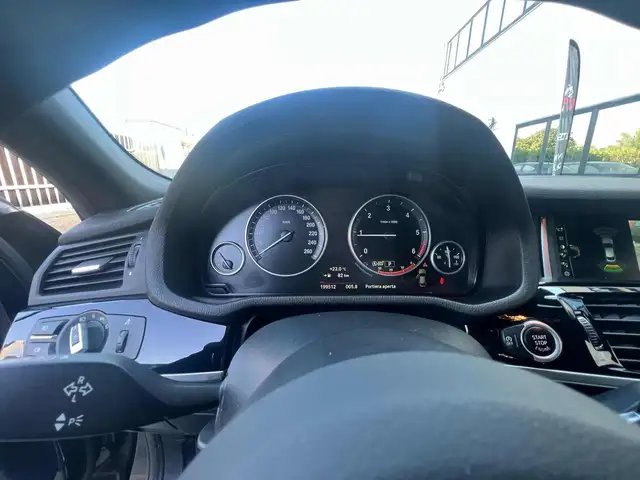 BMW X4 view 11