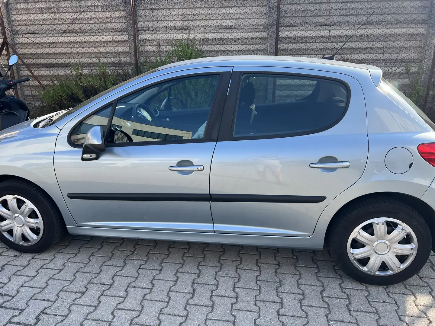 Peugeot 207 5p 1.4 hdi X-Line FAP - 1