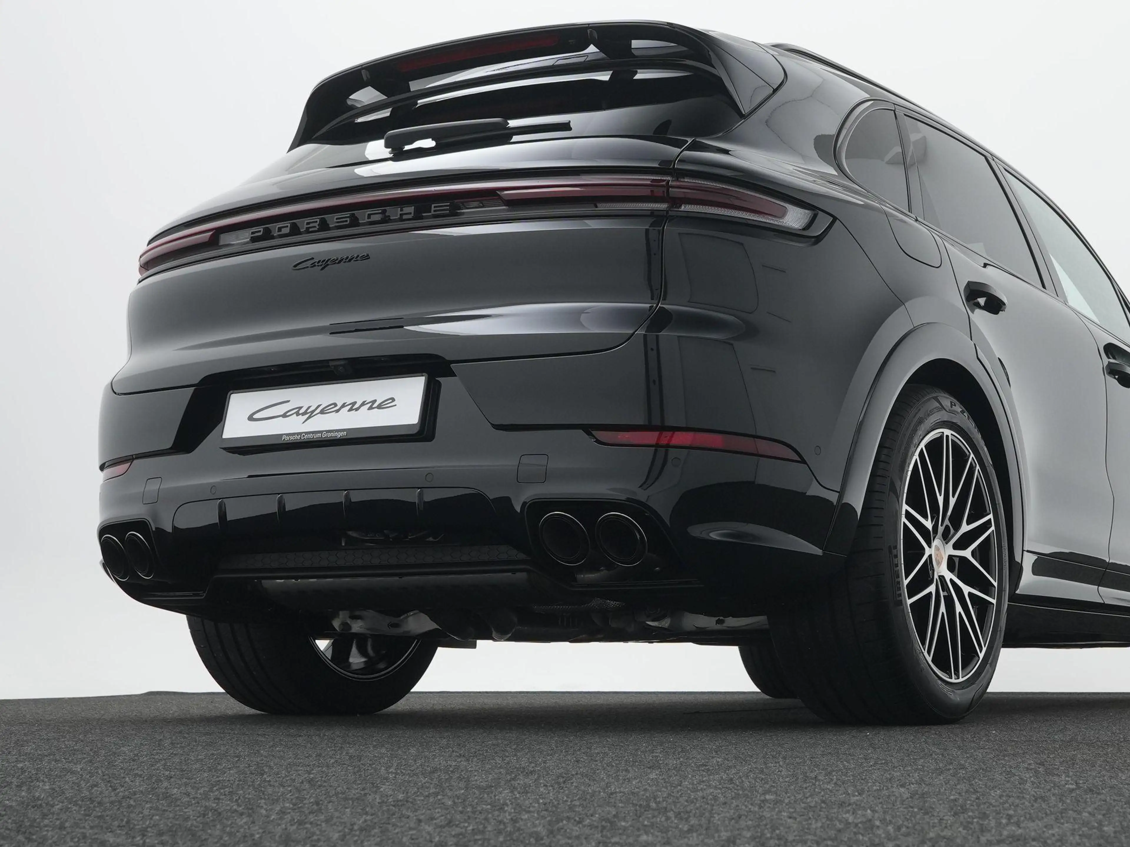 Porsche Cayenne E-Hybrid Black Edition — photo 10