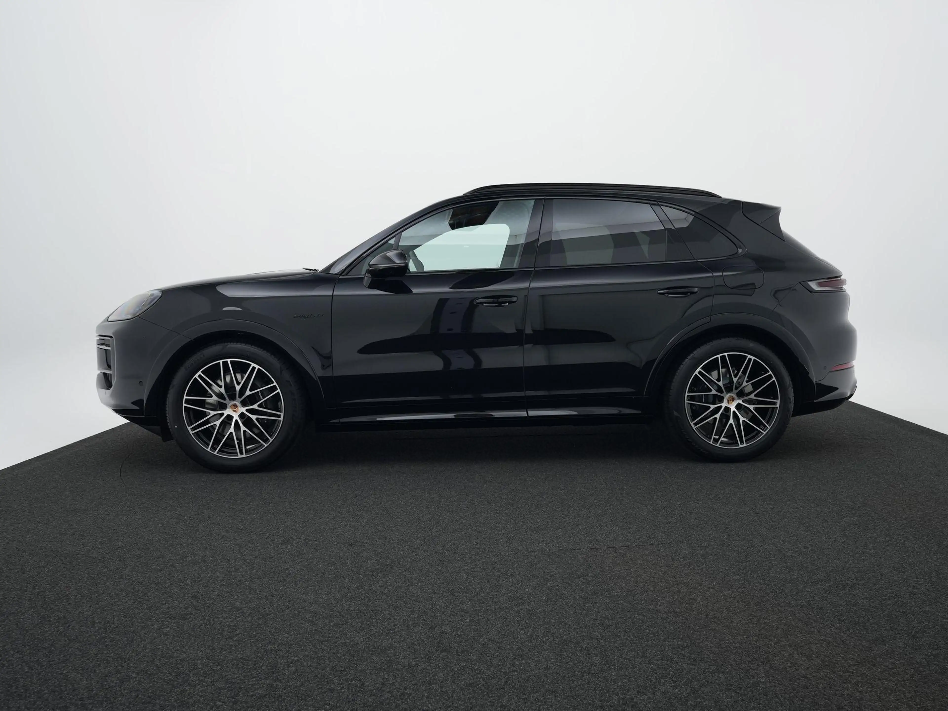 Porsche Cayenne E-Hybrid Black Edition — photo 2