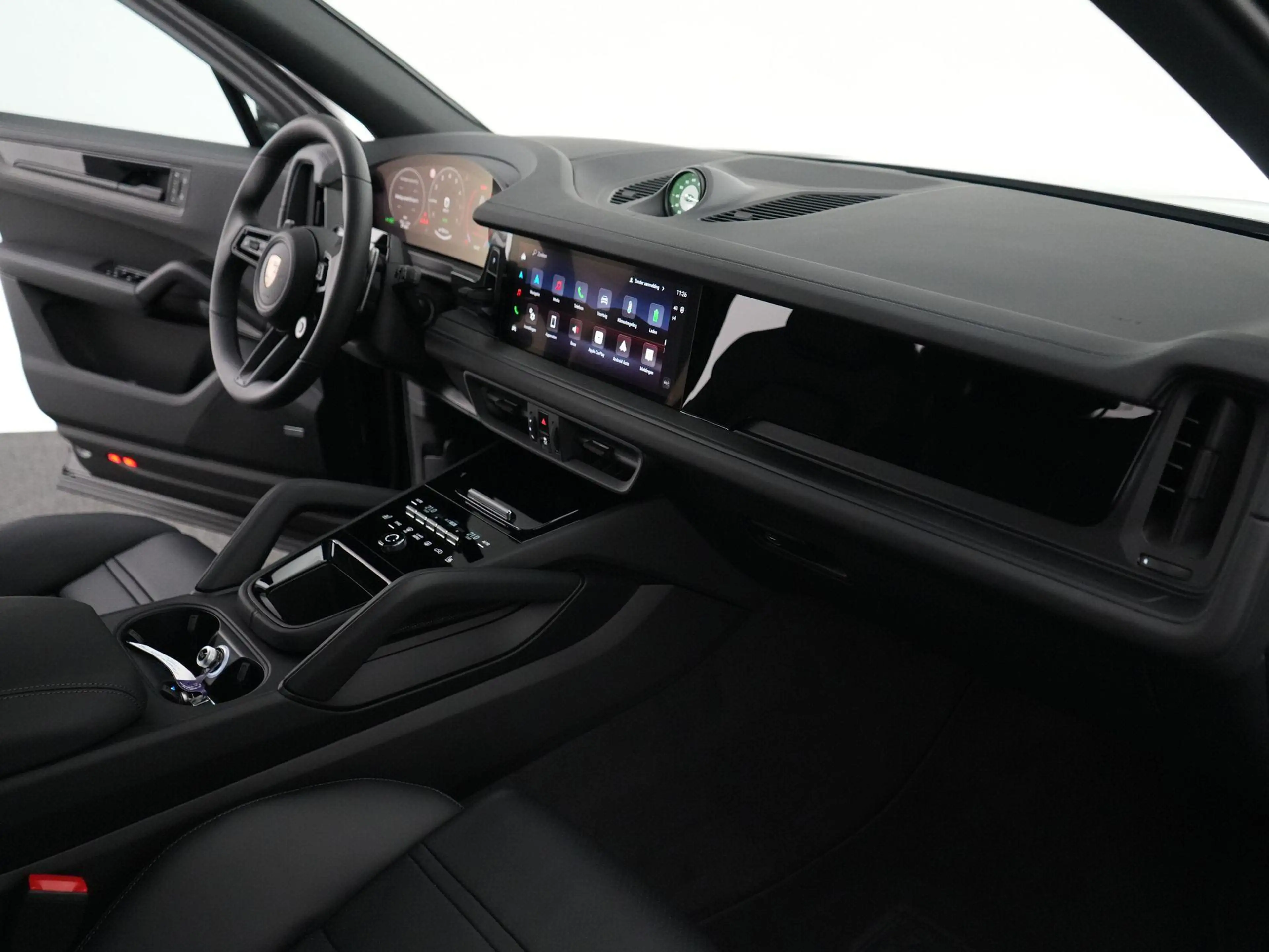 Porsche Cayenne E-Hybrid Black Edition — photo 15