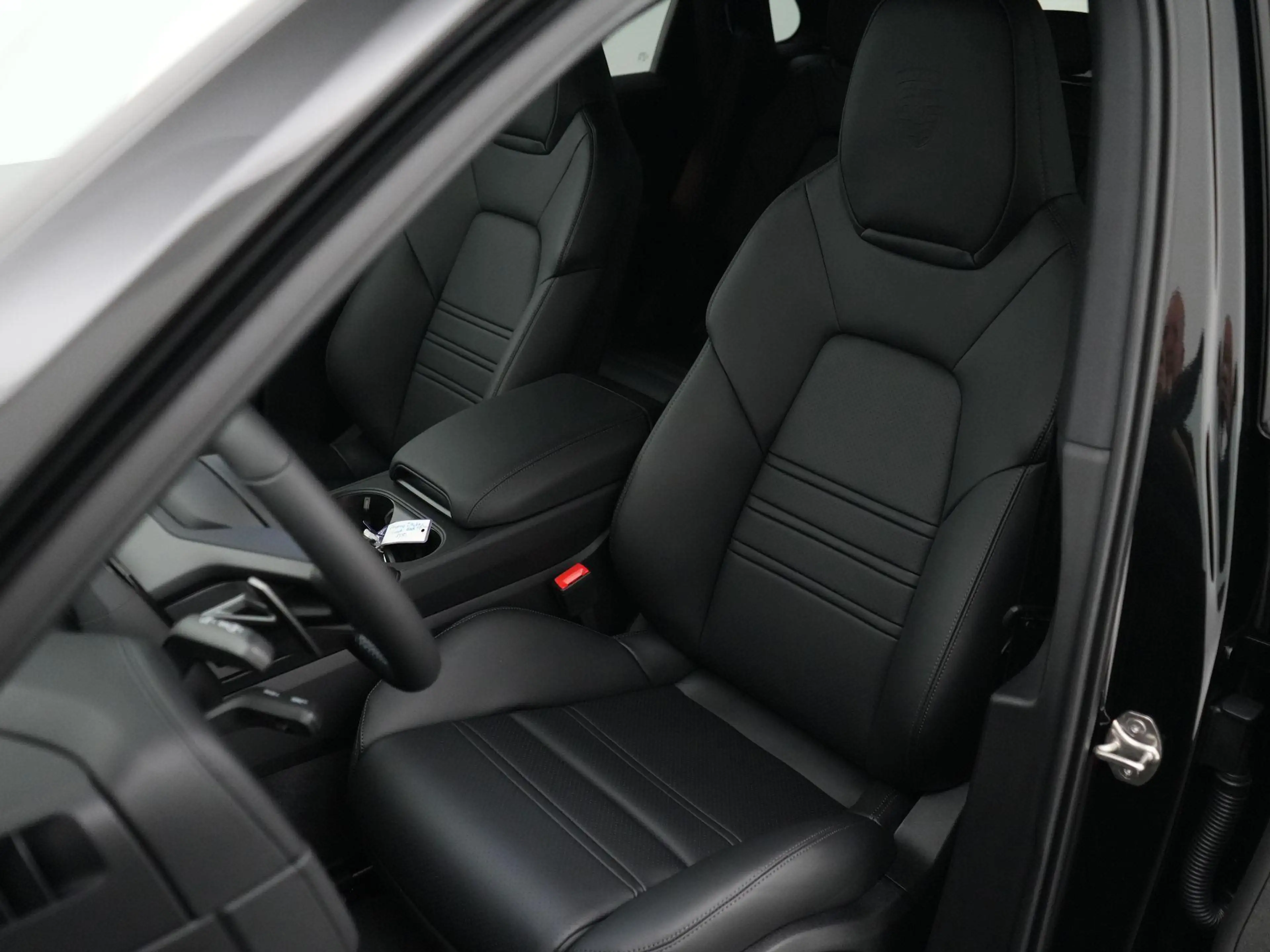 Porsche Cayenne E-Hybrid Black Edition — photo 4