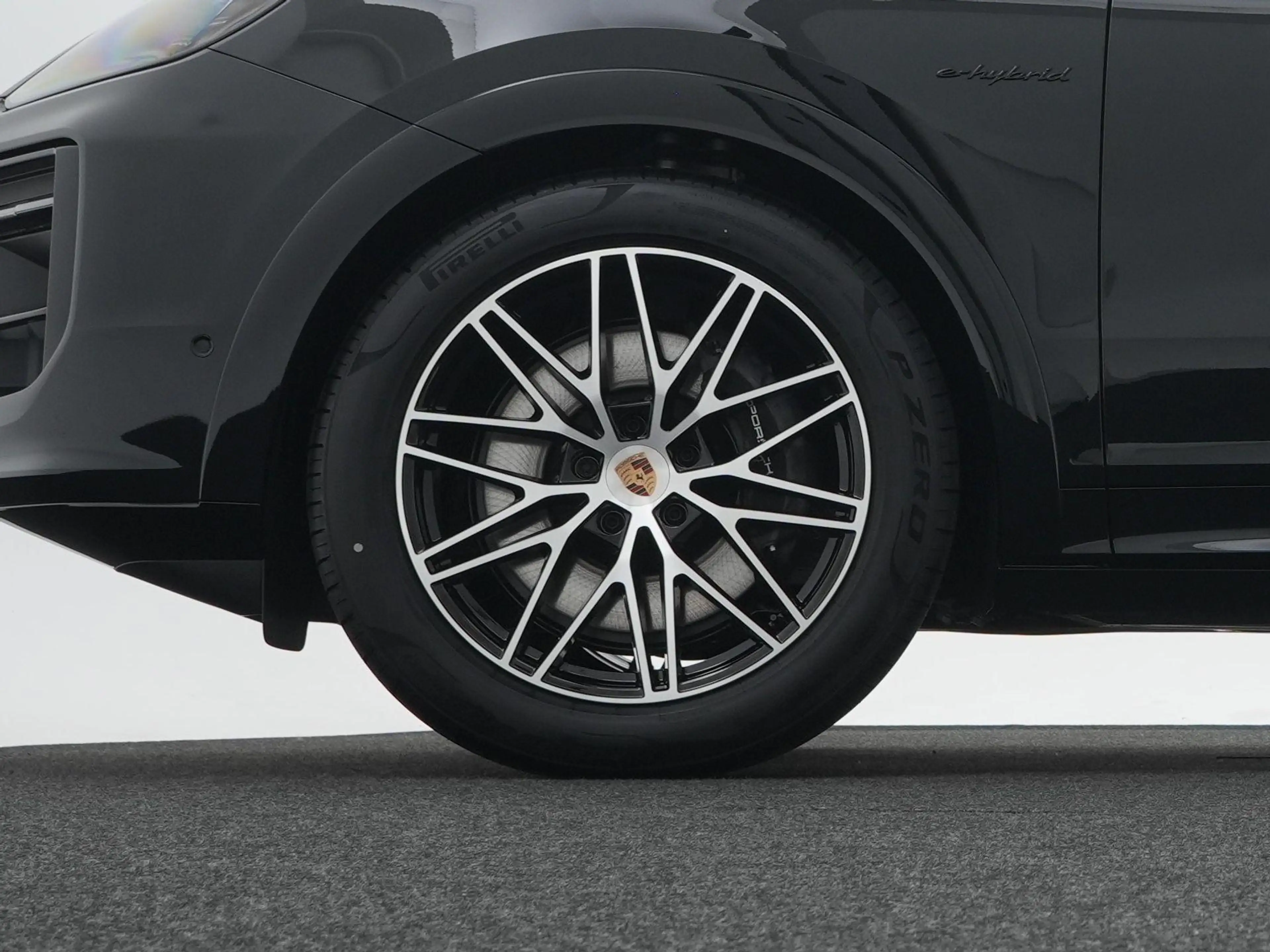 Porsche Cayenne E-Hybrid Black Edition — photo 7
