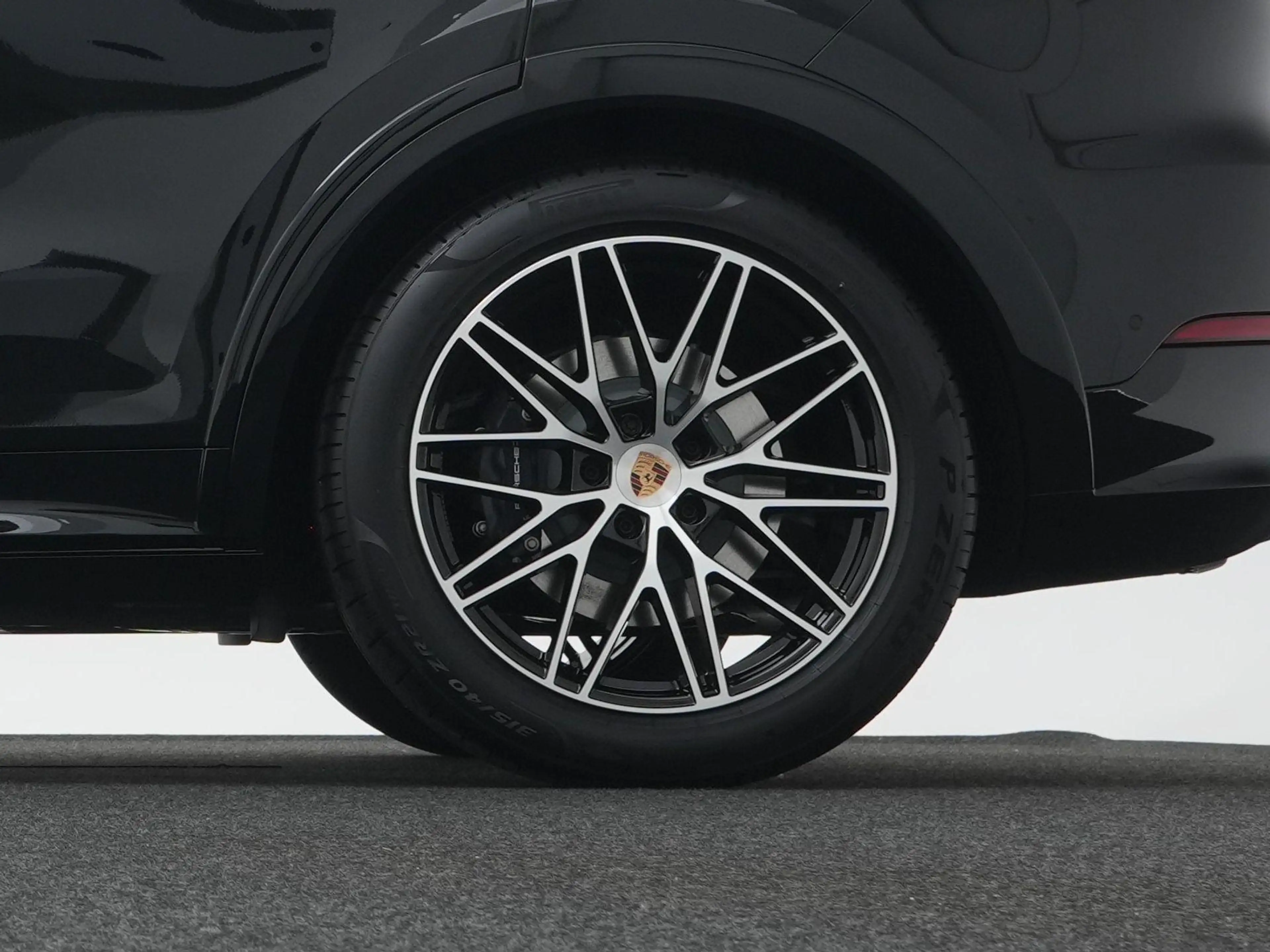 Porsche Cayenne E-Hybrid Black Edition — photo 8