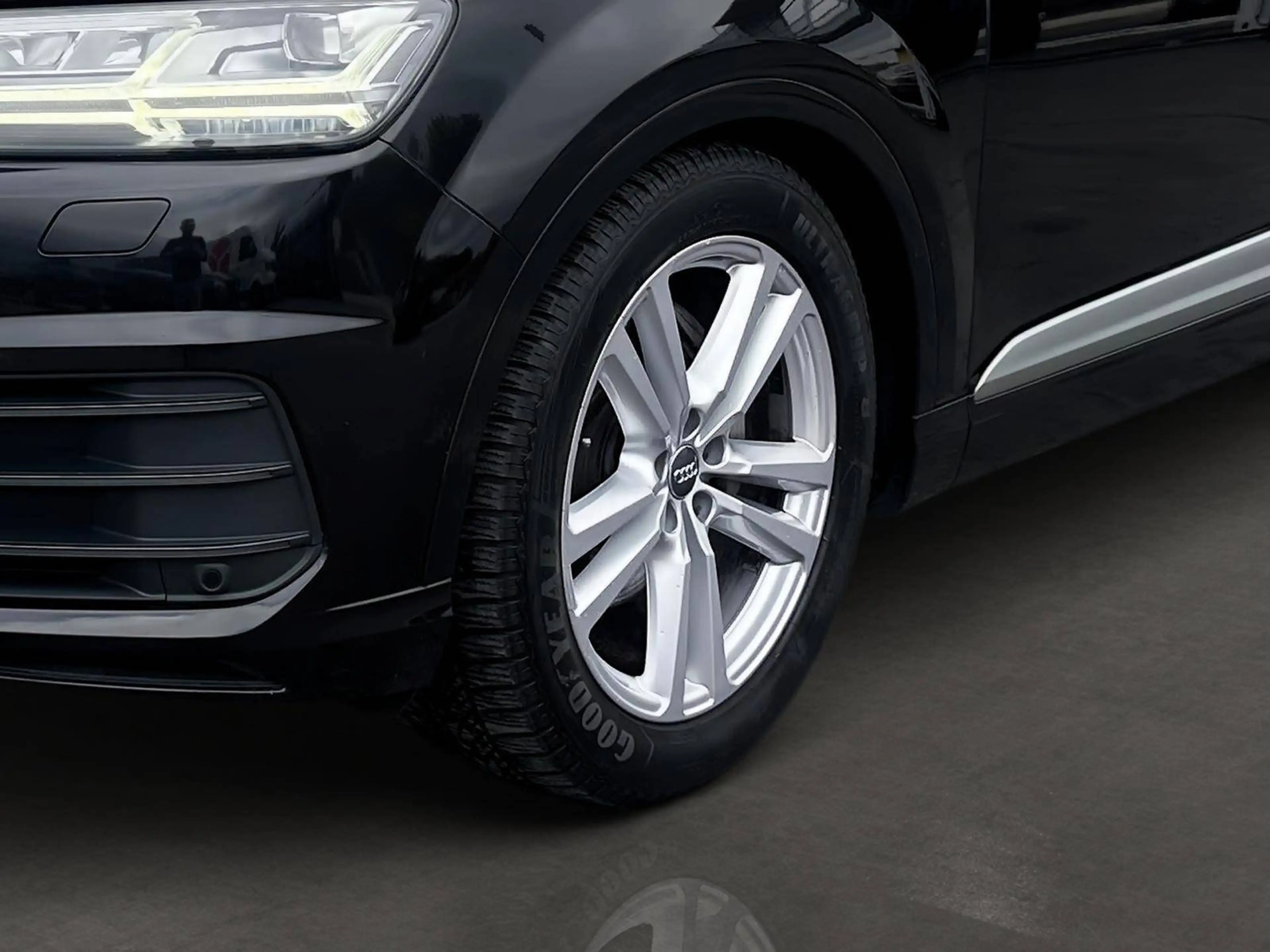 Audi Q7 3.0 TDI quattro S line Sport / Plus /Nachtsicht/virtual cockpit/Panorama/4-Zonen/EHK/AHK/20" — photo 6