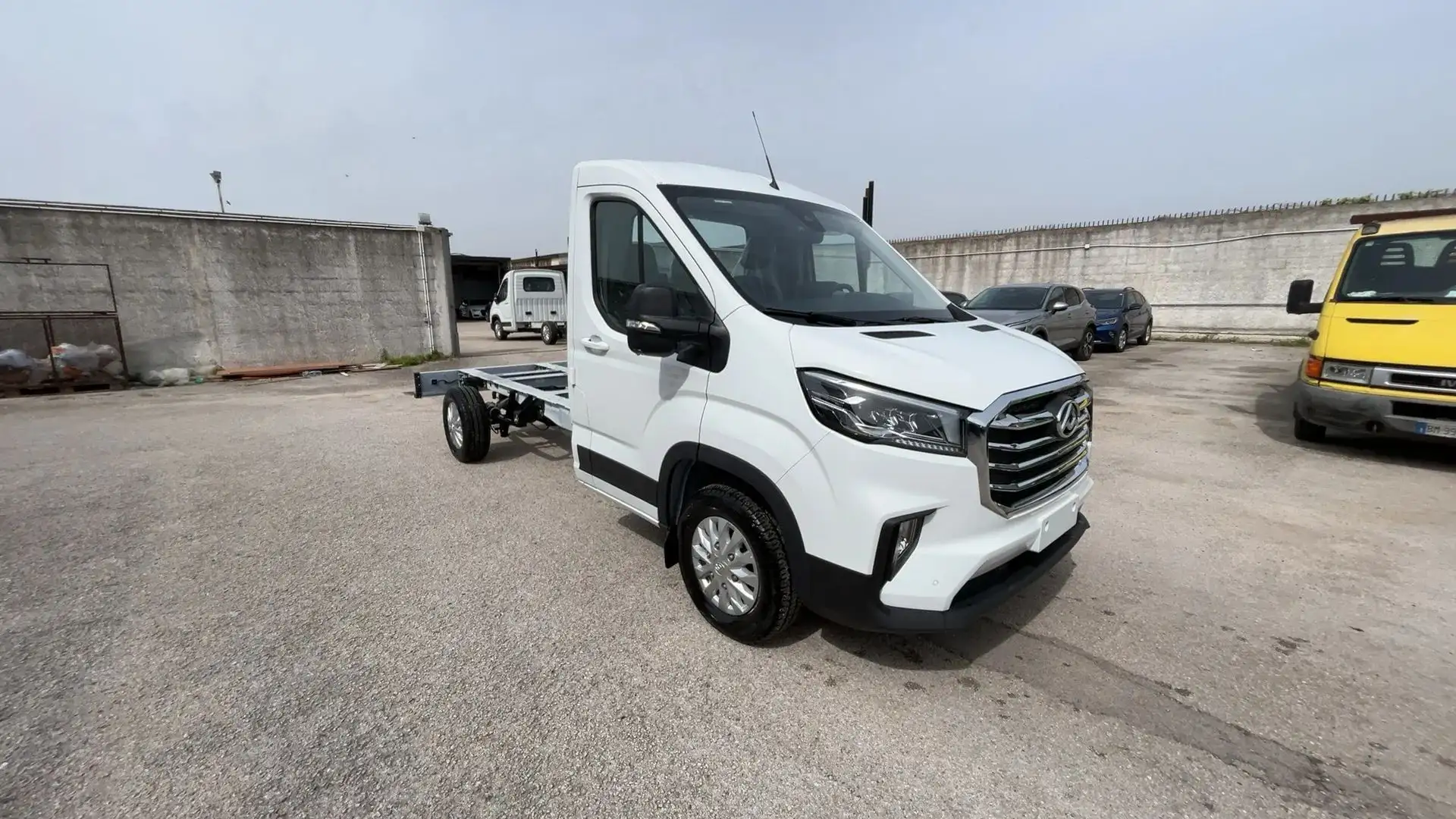 Maxus Deliver 9 Deliver 9 2.0 150cv L3 cab rwd r.si 17500€+IVA Beyaz - 1