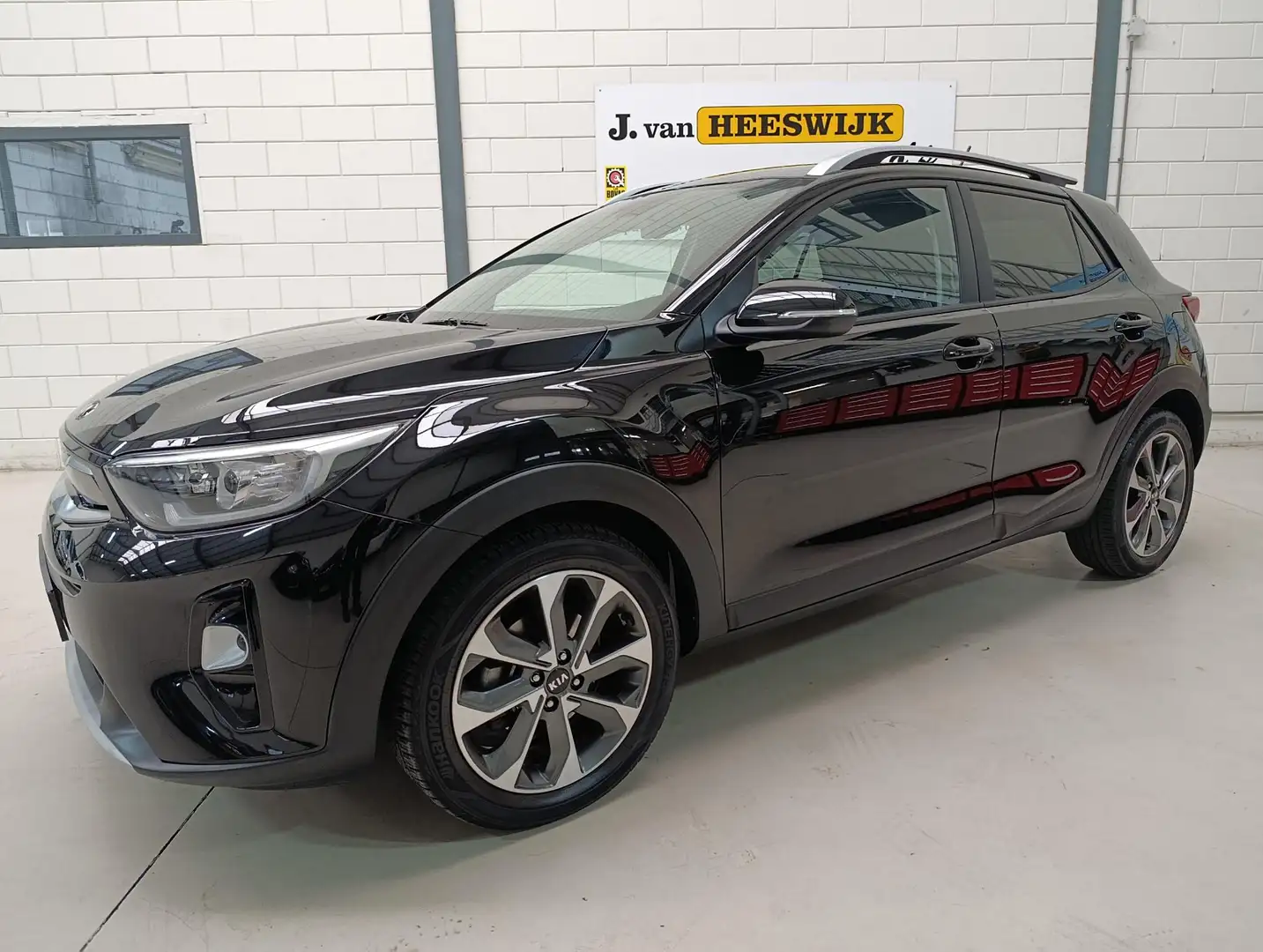 Kia Stonic 1.0 T-GDi DynamicLine Zwart - 1