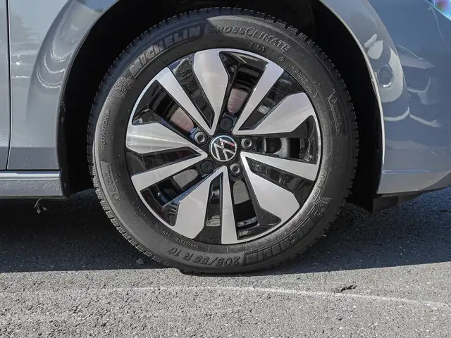 Volkswagen Golf view 7