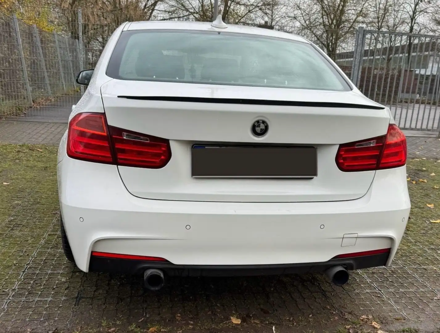BMW 316 (340i Optik )M-Sport Paket Tacho LED Navi Weiß - 2