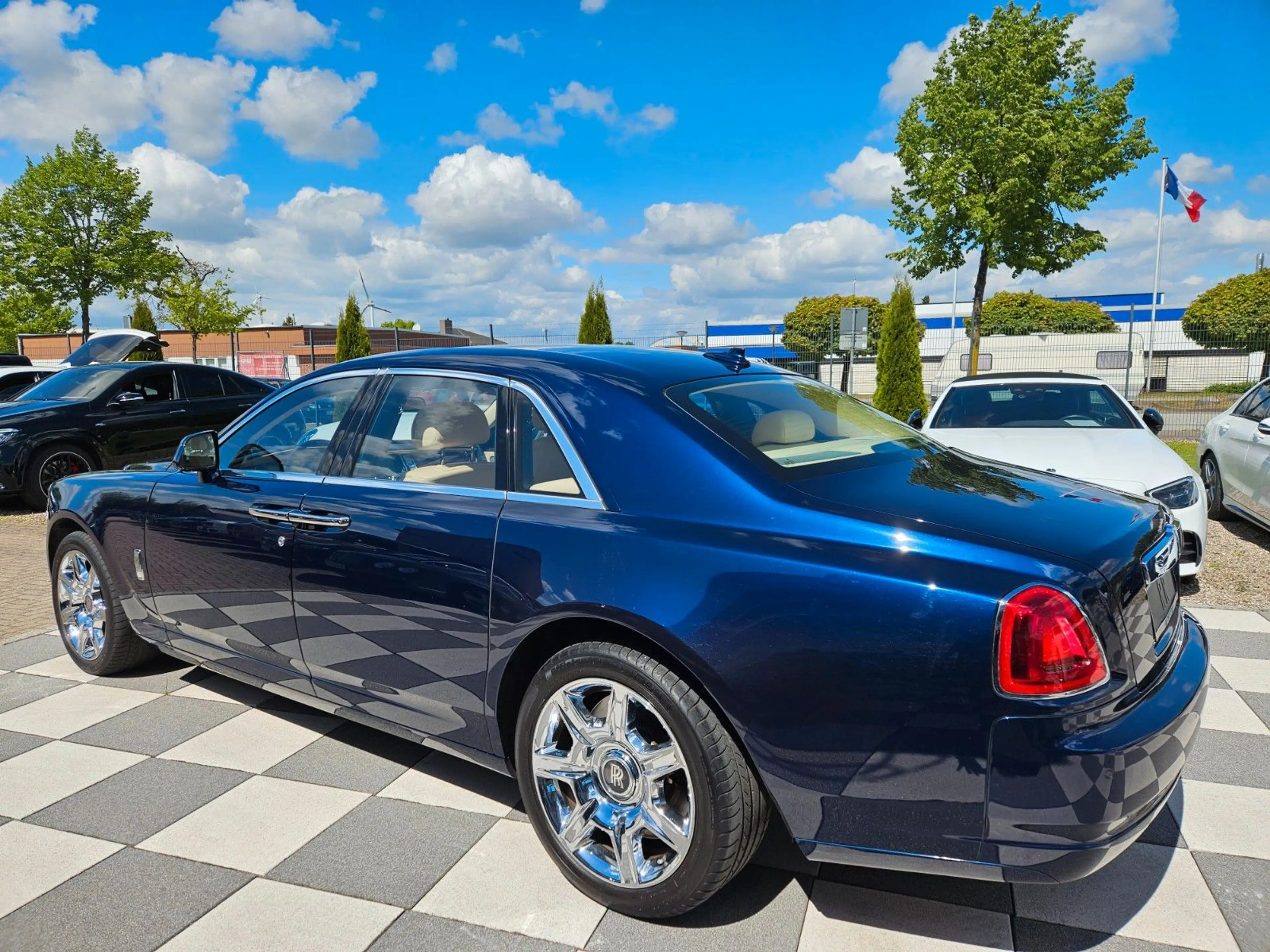 Rolls-Royce Ghost +Serie II +Ventilated Seats +LED +360° — photo 10
