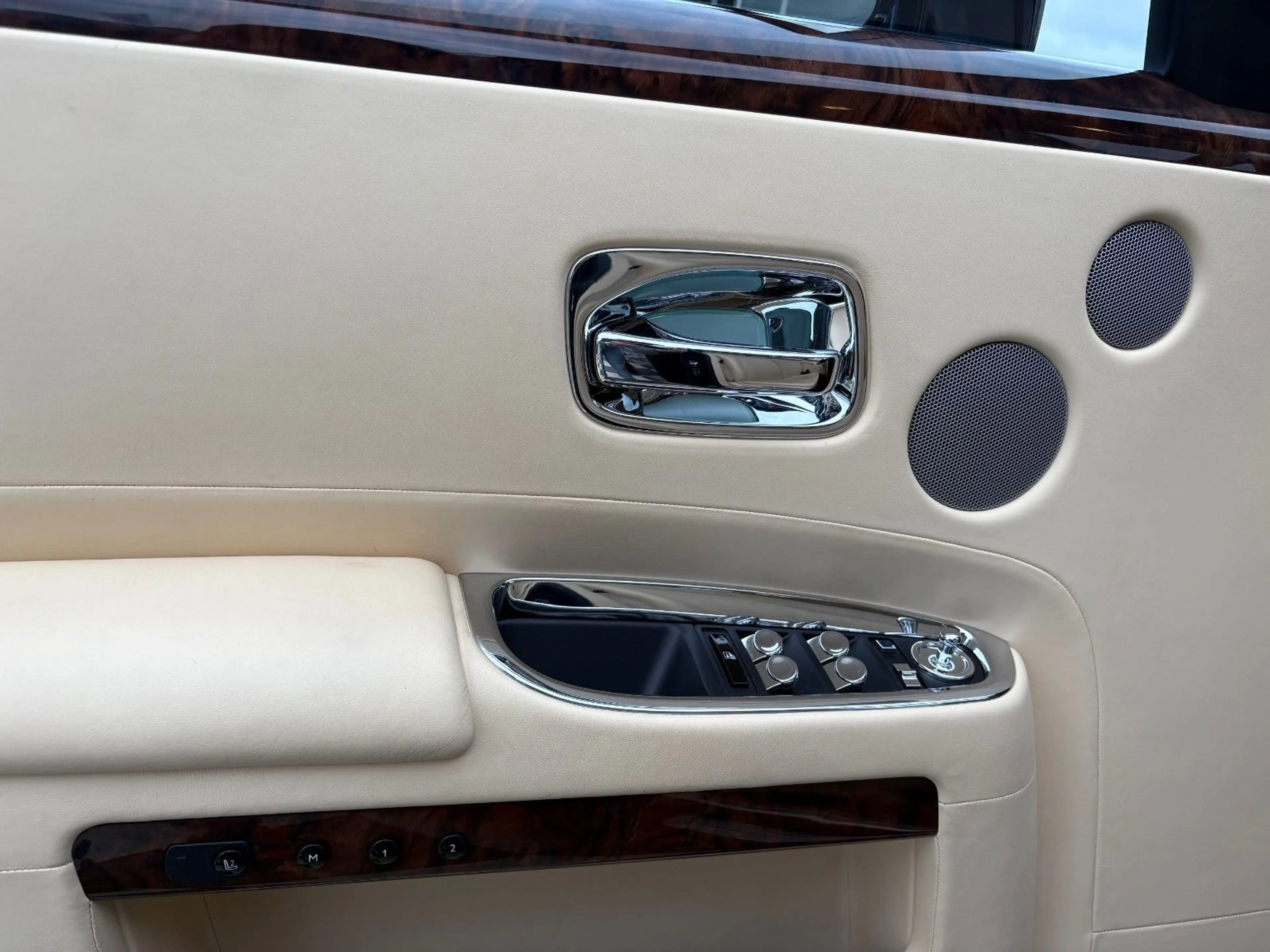 Rolls-Royce Ghost +Serie II +Ventilated Seats +LED +360° — photo 12