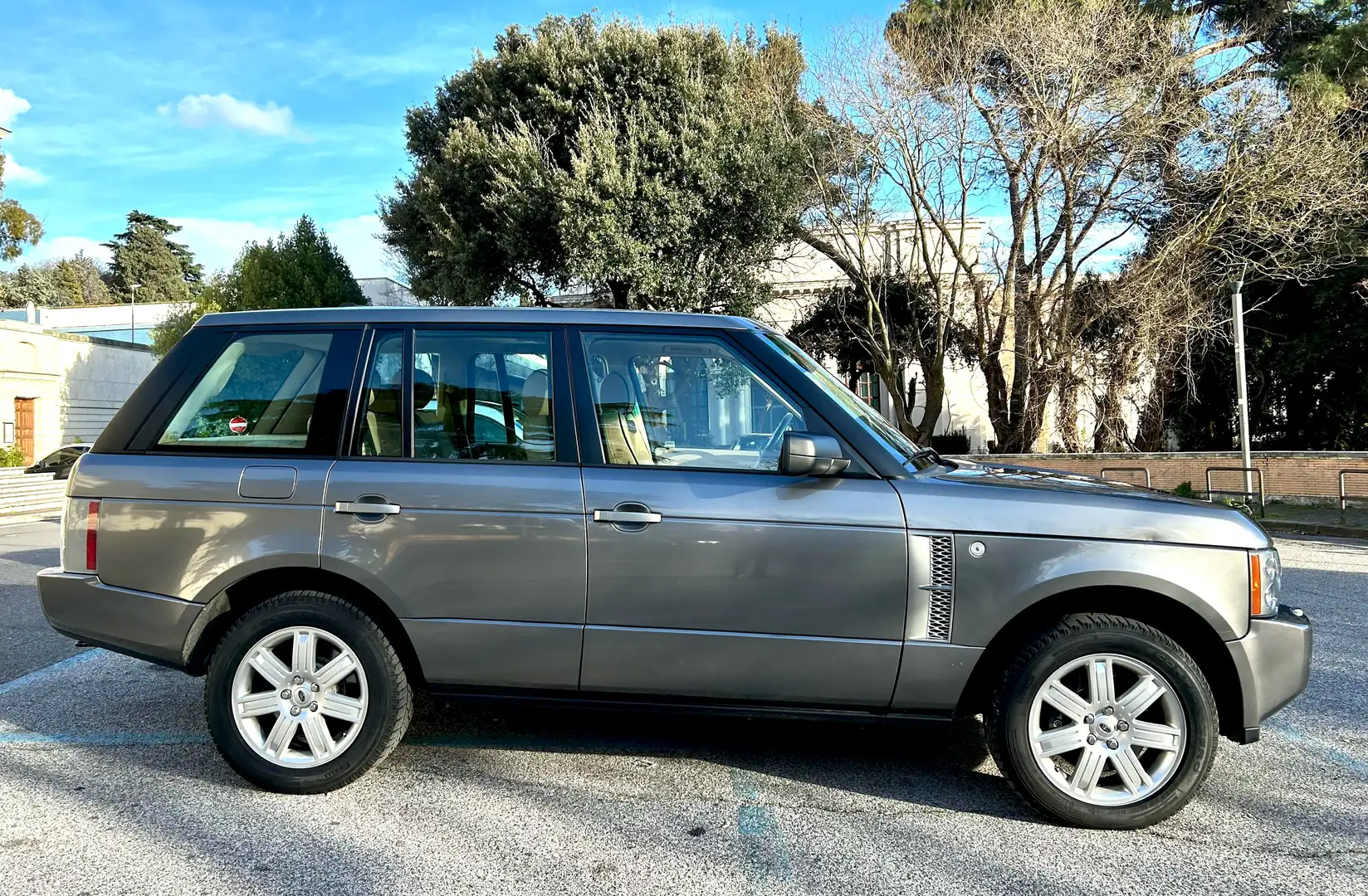 Land Rover Range Rover VOGUE 3.6D Šedá - 2