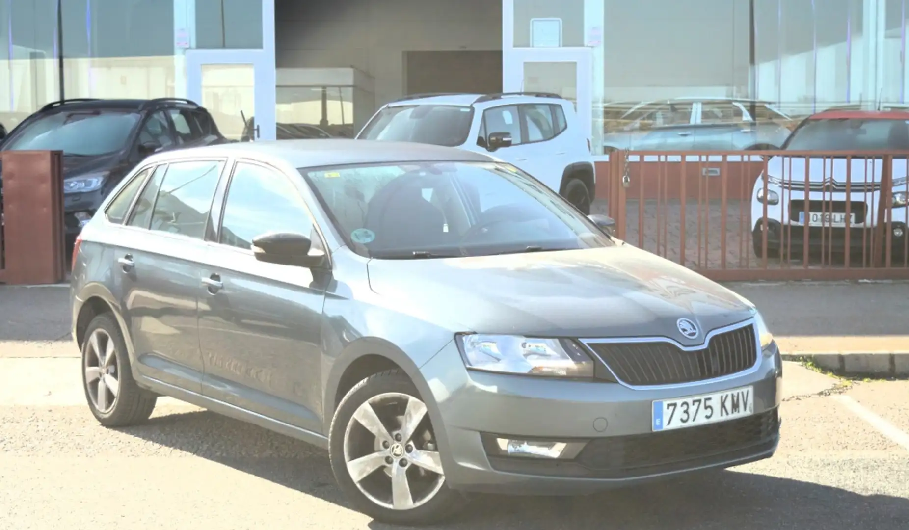 Skoda Rapid/Spaceback 1.4TDI CR Style 66kW Gris - 2