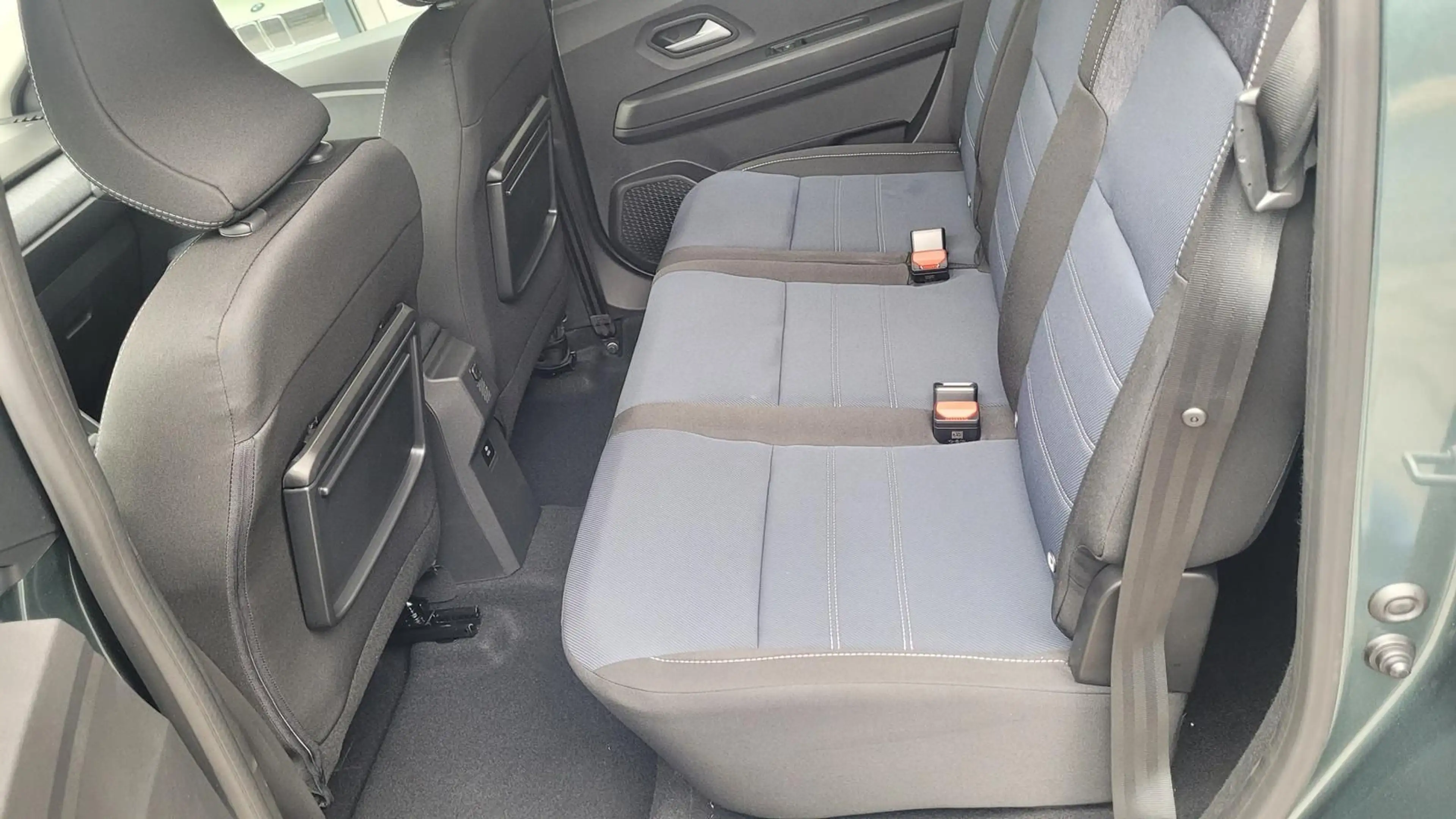 Dacia Jogger Eco-G 120 AT Vollausstattung 7Sitzer — photo 9