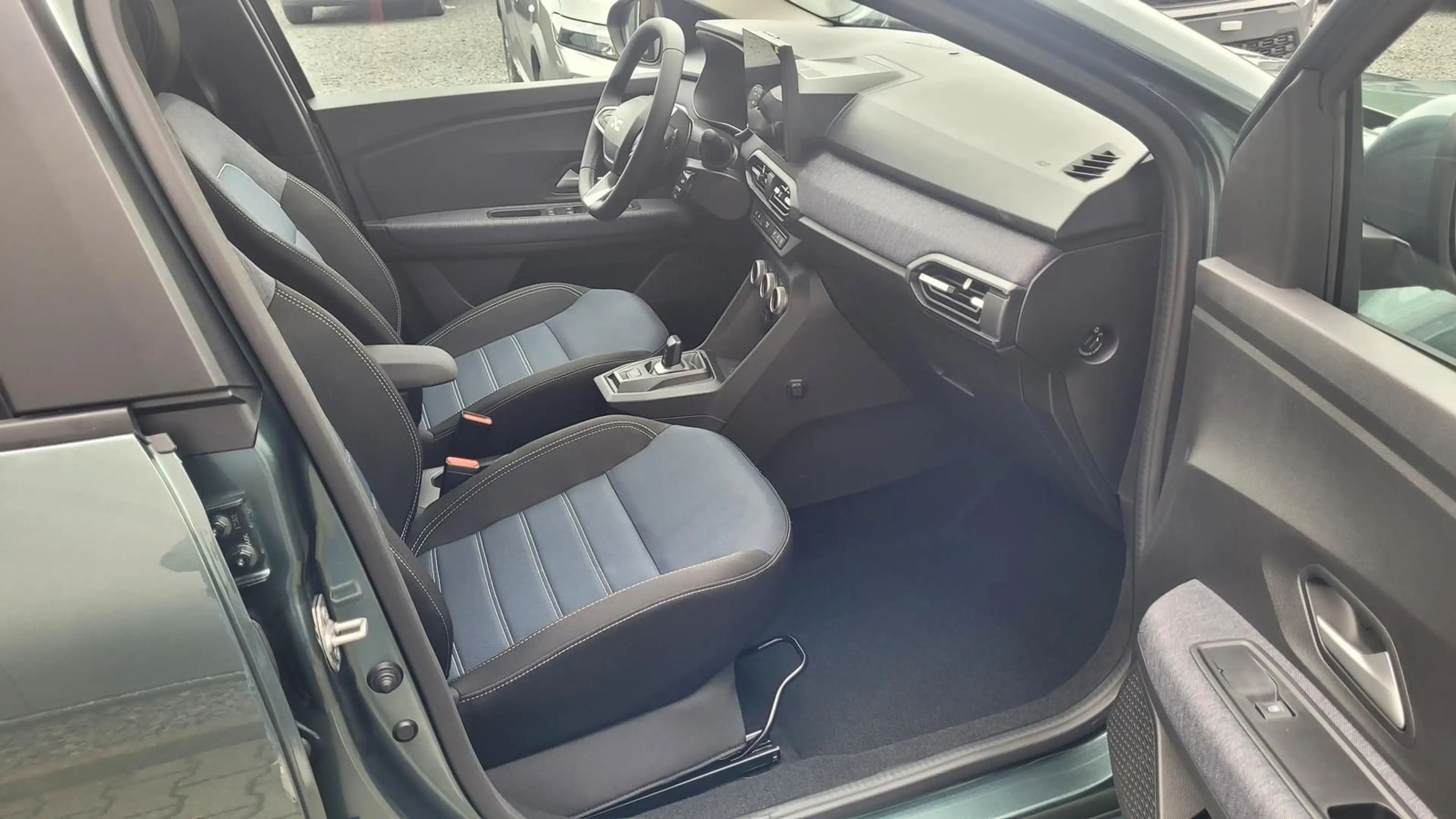 Dacia Jogger Eco-G 120 AT Vollausstattung 7Sitzer — photo 10