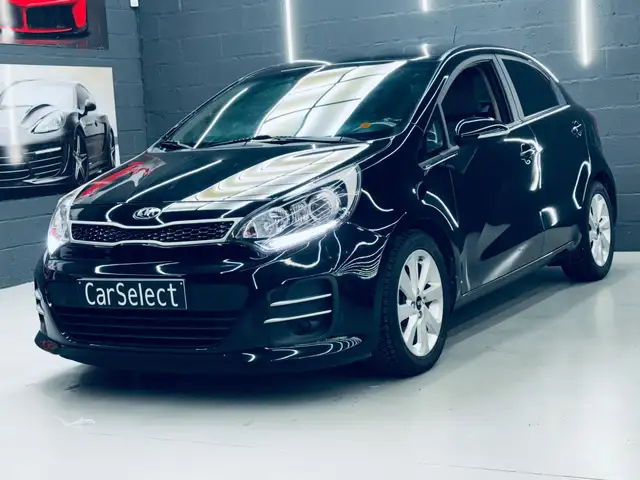 Kia Rio 1.4i - boite auto - volant chauffant - navigation