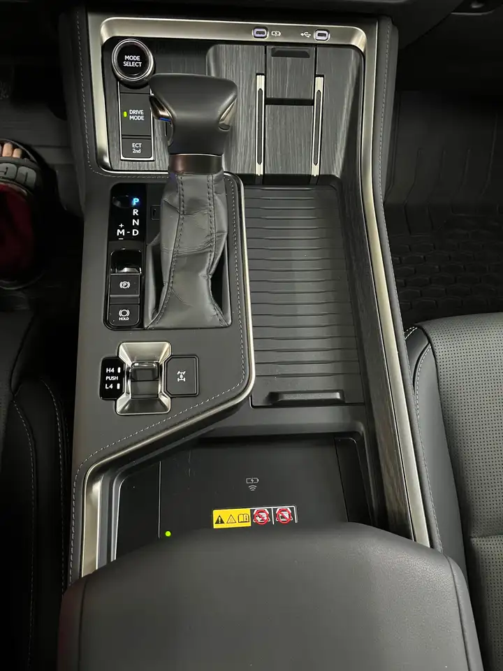 Lexus GX 550 снимка Lexus GX 550