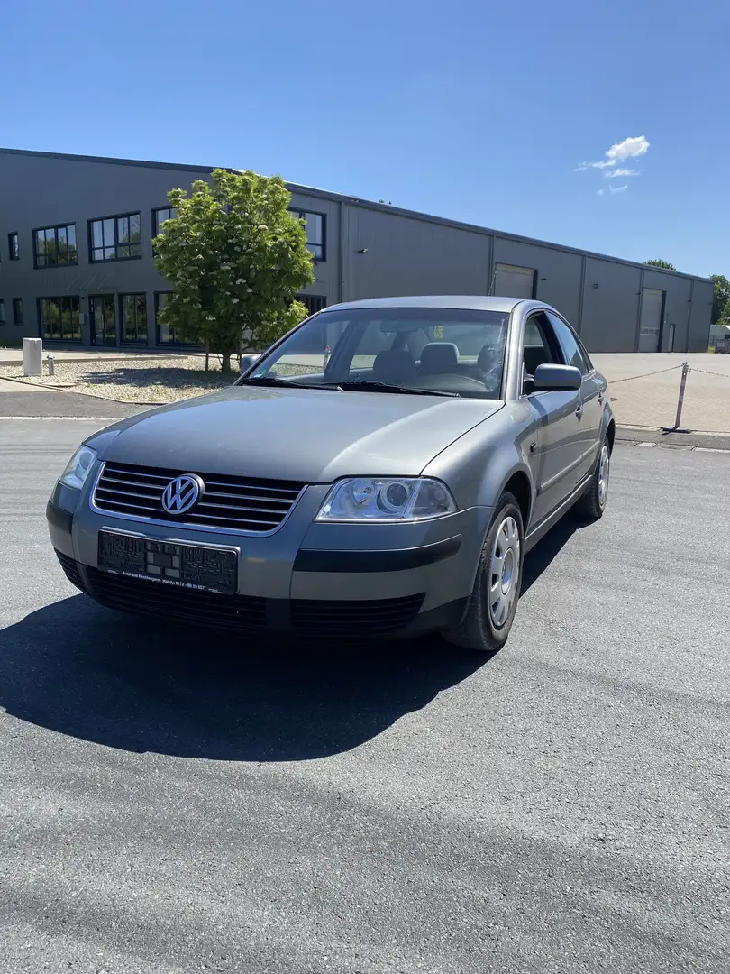 Volkswagen Passat 2.0 - 1