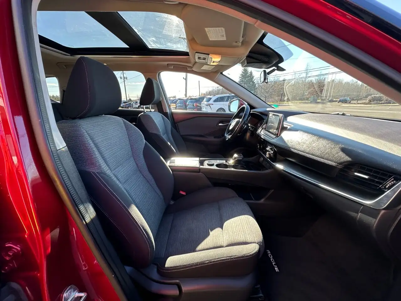 Nissan Rogue снимка Nissan Rogue