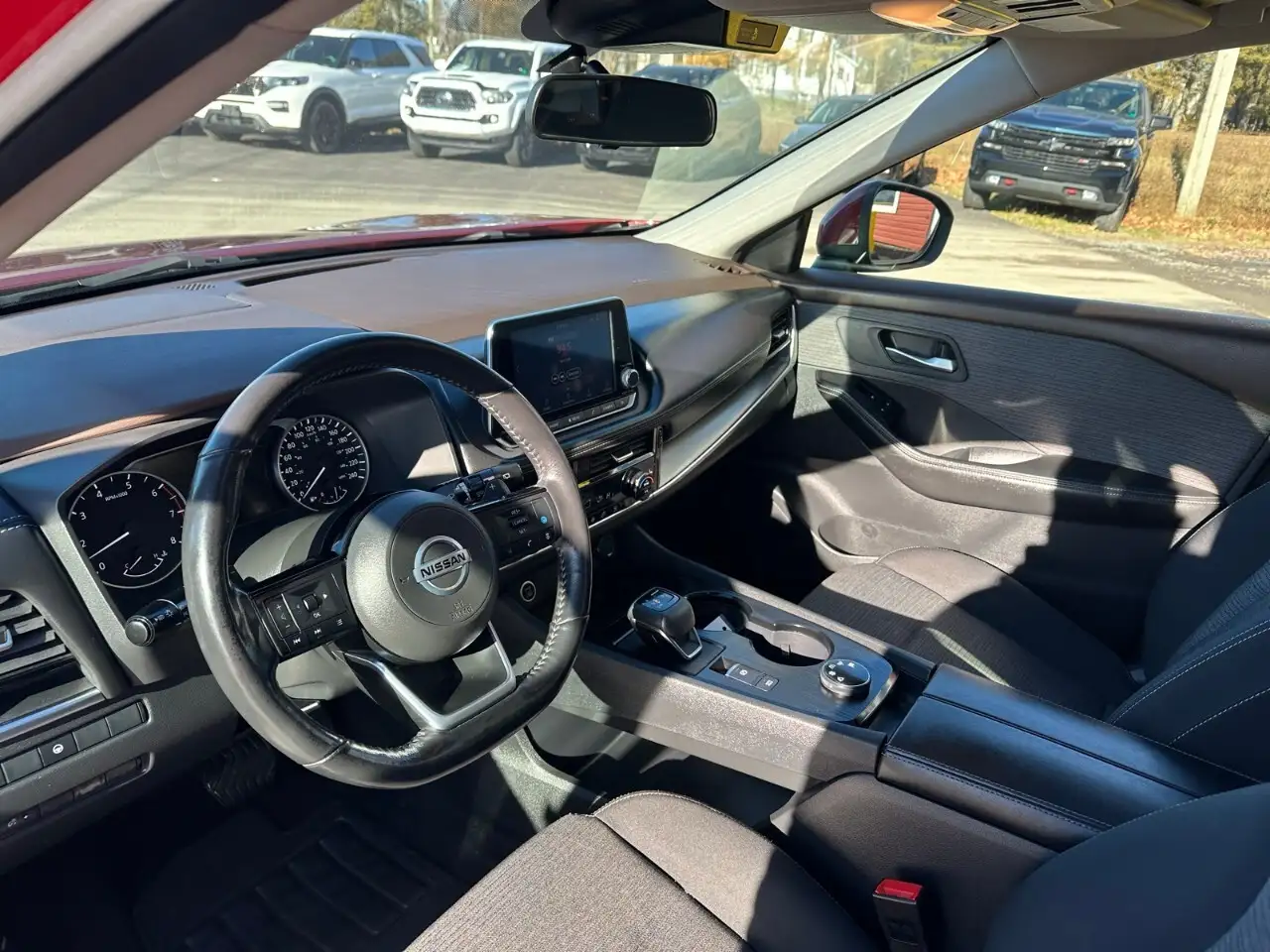 Nissan Rogue снимка Nissan Rogue