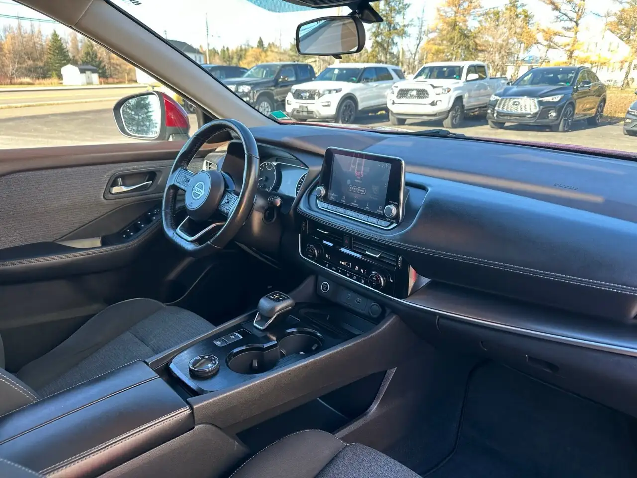 Nissan Rogue снимка Nissan Rogue