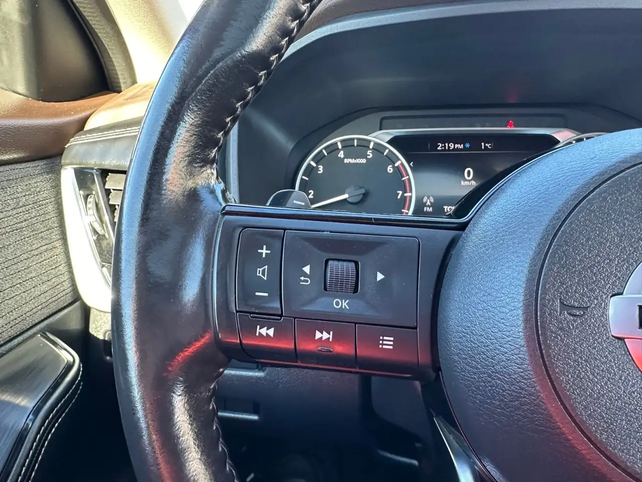 Nissan Rogue снимка Nissan Rogue