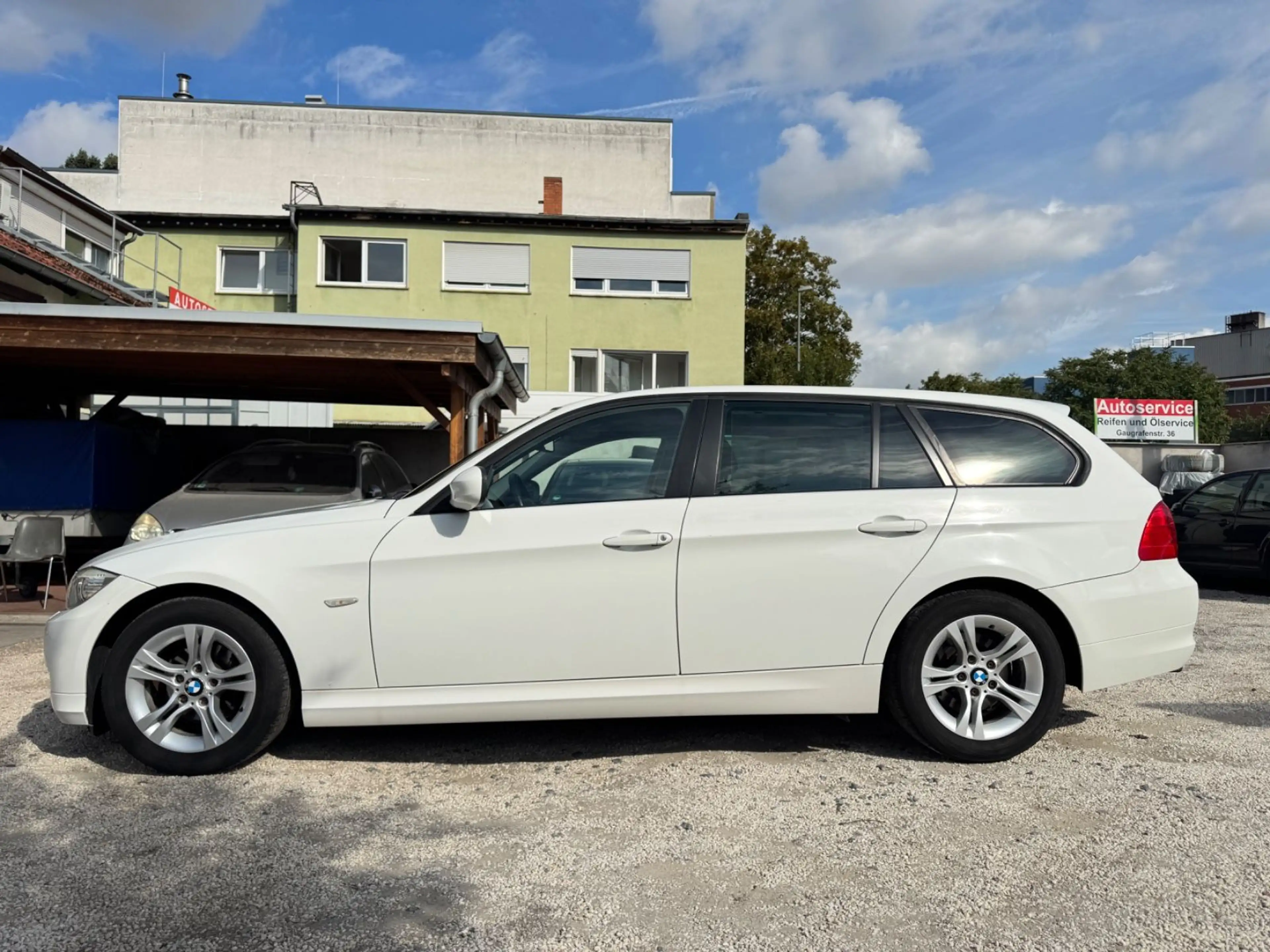 BMW 318 i Touring Automatik-Xenon-Klimaautomatik.! — photo 6