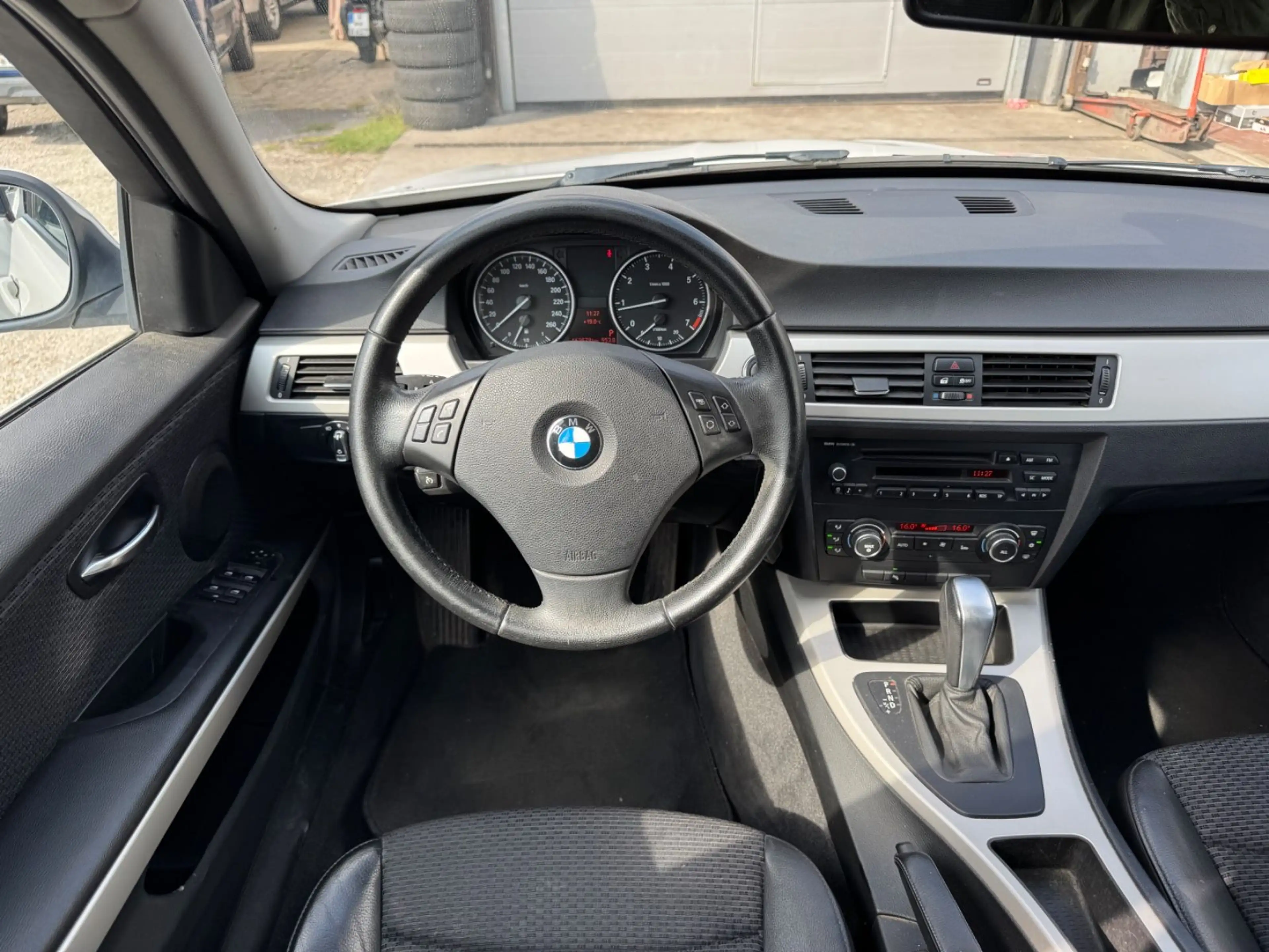BMW 318 i Touring Automatik-Xenon-Klimaautomatik.! — photo 9