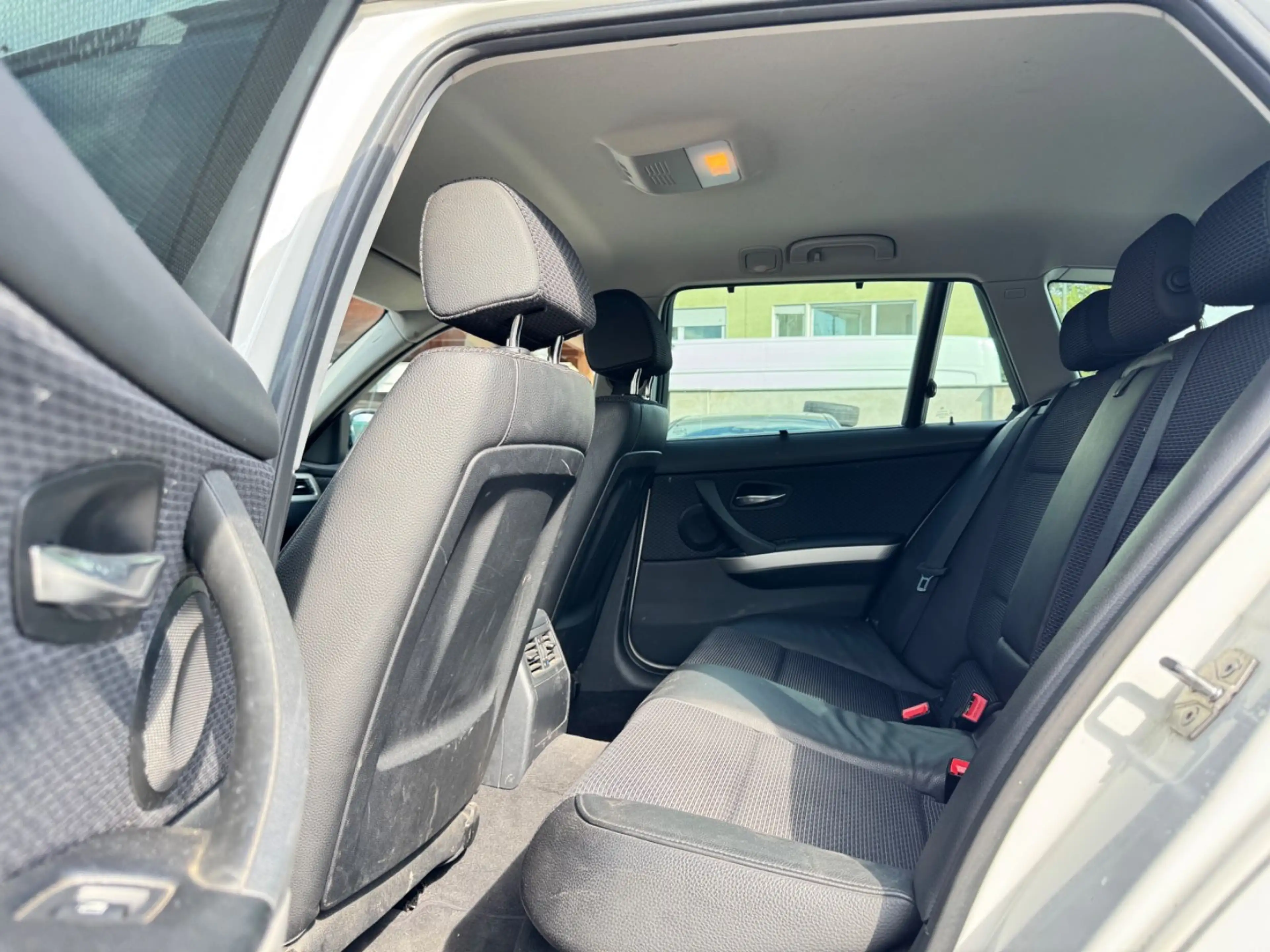 BMW 318 i Touring Automatik-Xenon-Klimaautomatik.! — photo 10