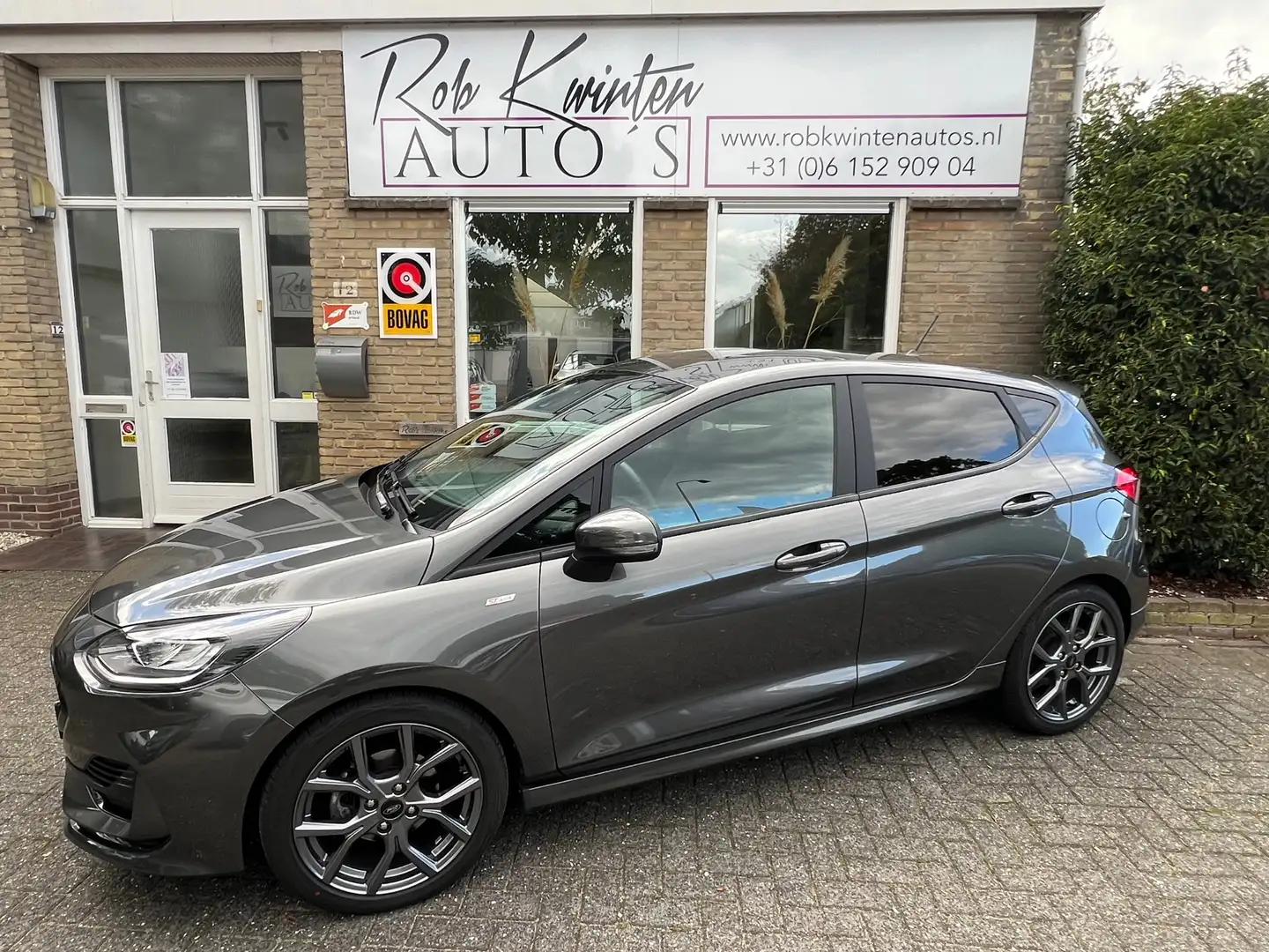 Ford Fiesta 1.0 EcoBoost Hybrid ST-Line X Automaat Grijs - 2