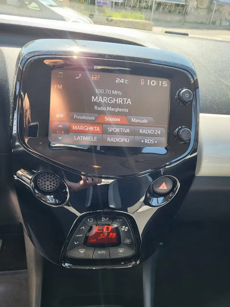 Toyota Aygo 5p 1.0 x-cool m-mt my15 Blanco - 2
